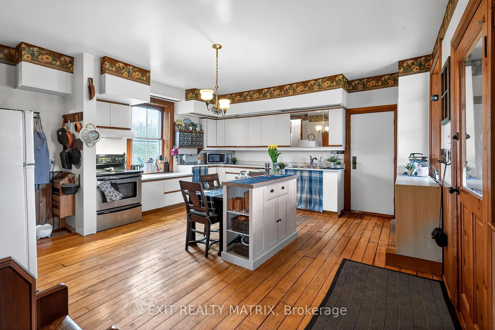 Photo 5 of 7499 Bank Street, Ottawa, Metcalfe — HOMEH