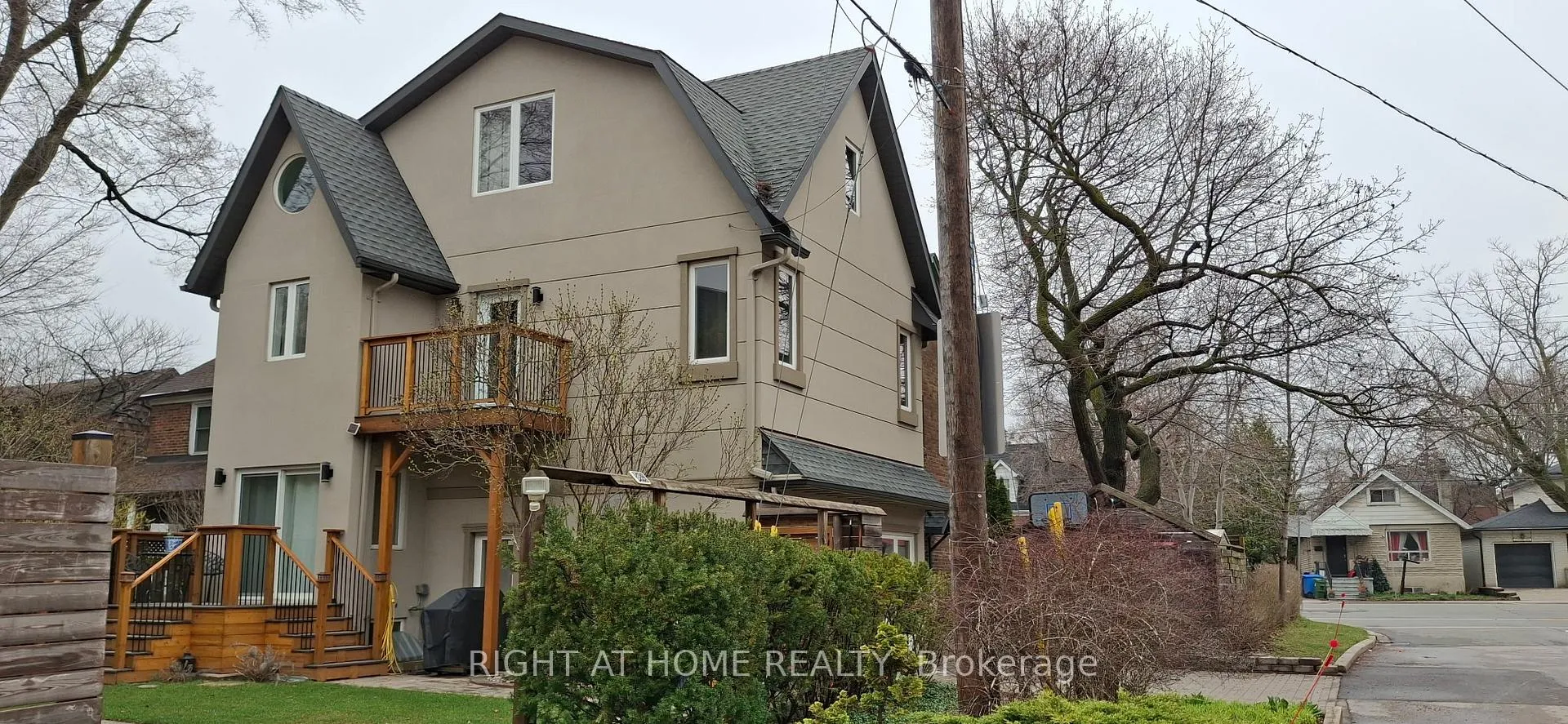 Photo 2 of 107 Otter Crescent, Toronto, Bedford Park-Nortown — HOMEH