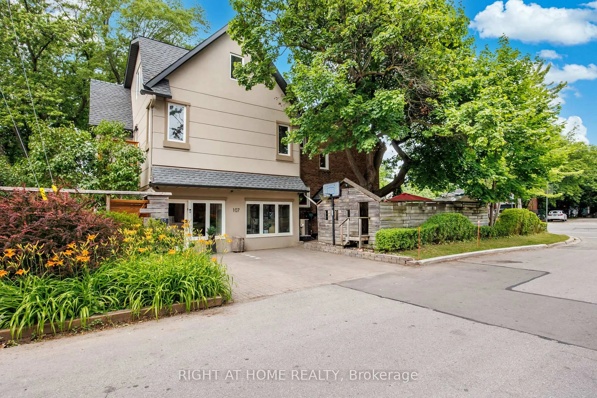 Photo 4 of 107 Otter Crescent, Toronto, Bedford Park-Nortown — HOMEH