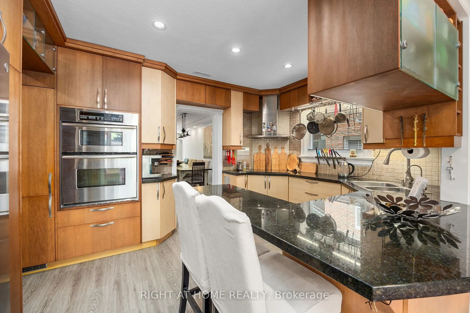 Photo 9 of 107 Otter Crescent, Toronto, Bedford Park-Nortown — HOMEH