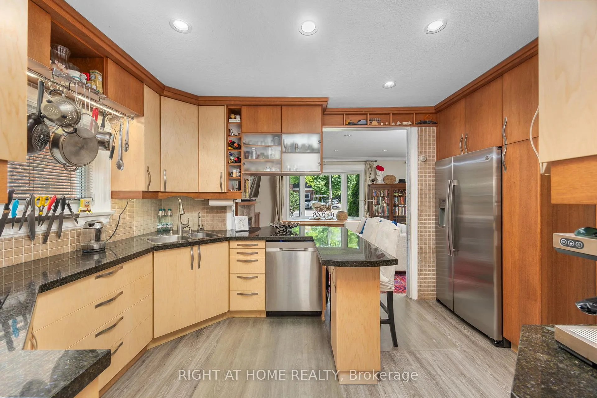 Photo 10 of 107 Otter Crescent, Toronto, Bedford Park-Nortown — HOMEH