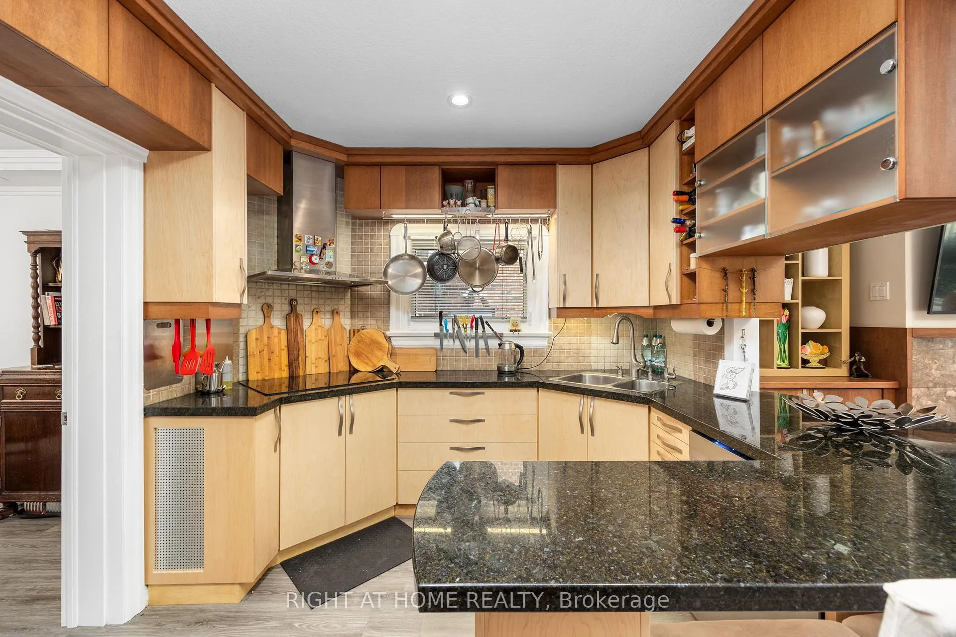 Photo 11 of 107 Otter Crescent, Toronto, Bedford Park-Nortown — HOMEH