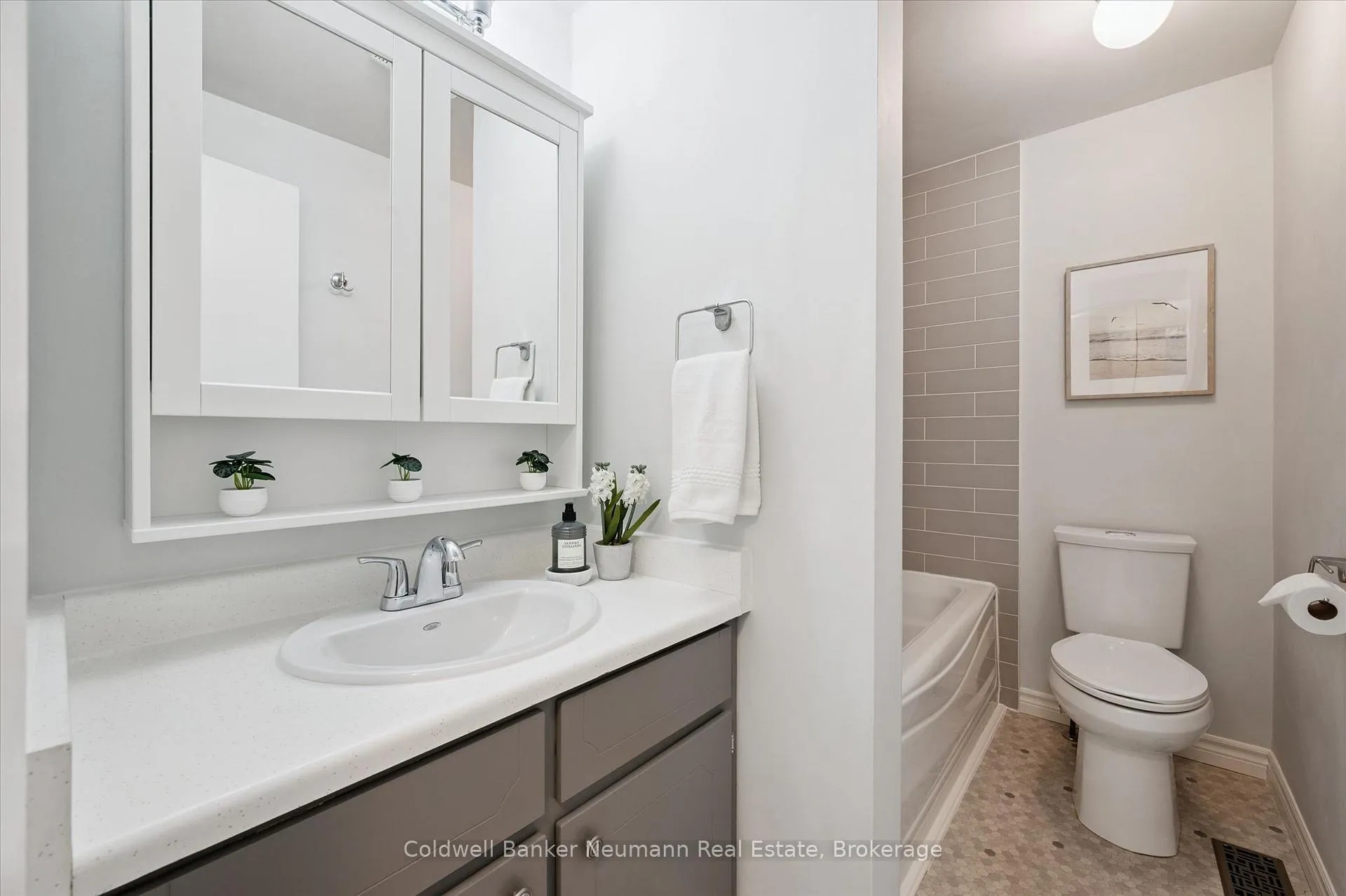 Photo 11 of Unit 24, 383 Edinburgh Road S, Guelph, Dovercliffe Park/Old University — HOMEH