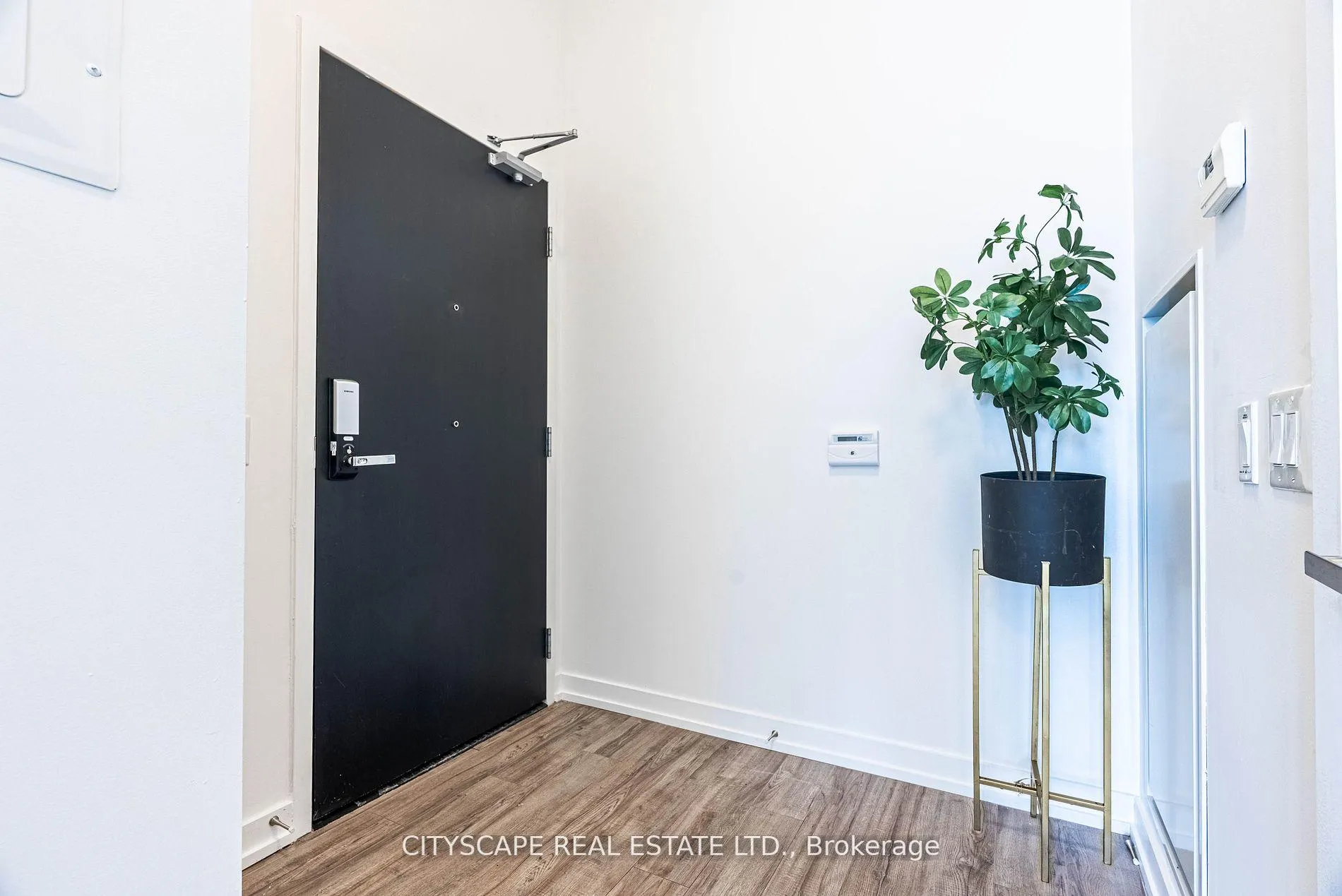 Photo 5 of Unit 907, 77 Shuter Street, Toronto, Church-Yonge Corridor — HOMEH