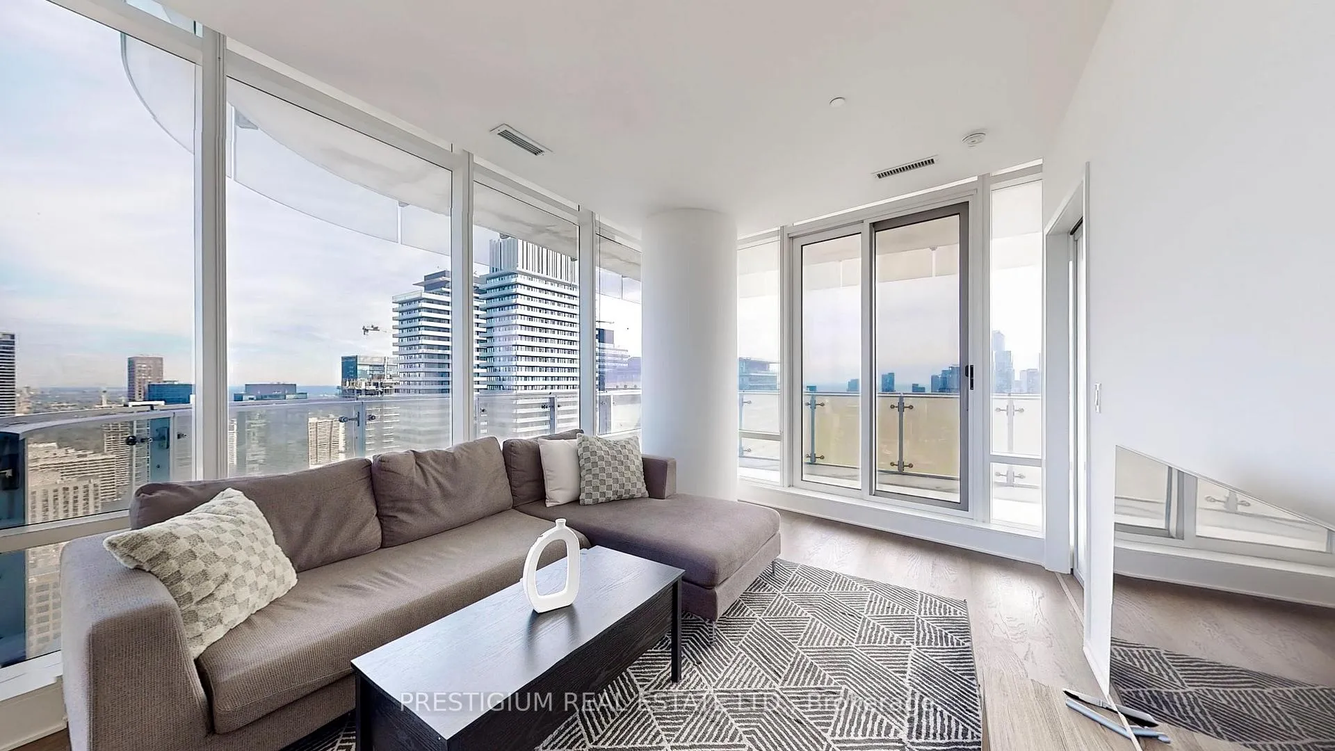 Photo 1 of Unit 4204, 1 Bloor Street E, Toronto, Church-Yonge Corridor — HOMEH
