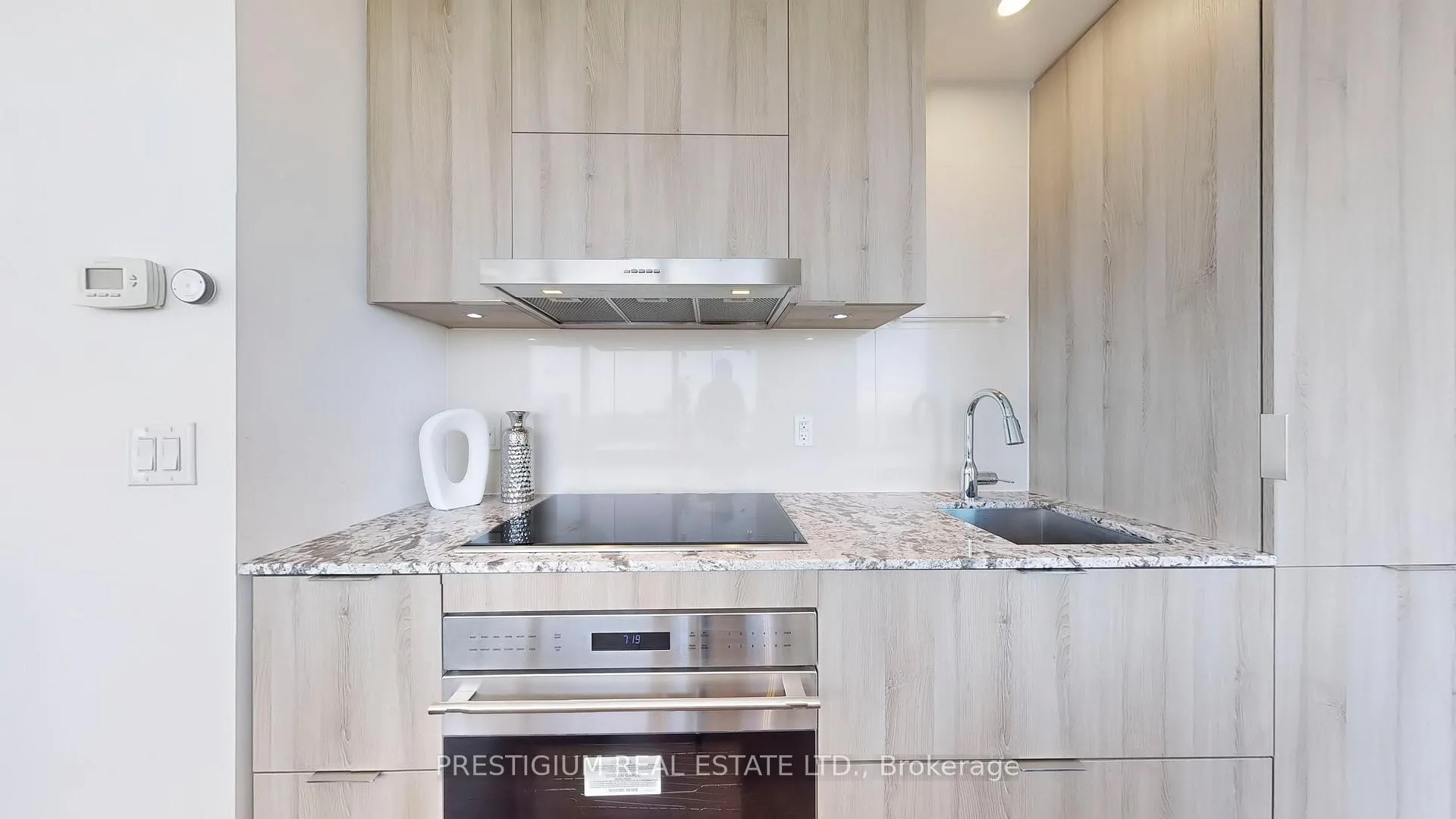 Photo 9 of Unit 4204, 1 Bloor Street E, Toronto, Church-Yonge Corridor — HOMEH