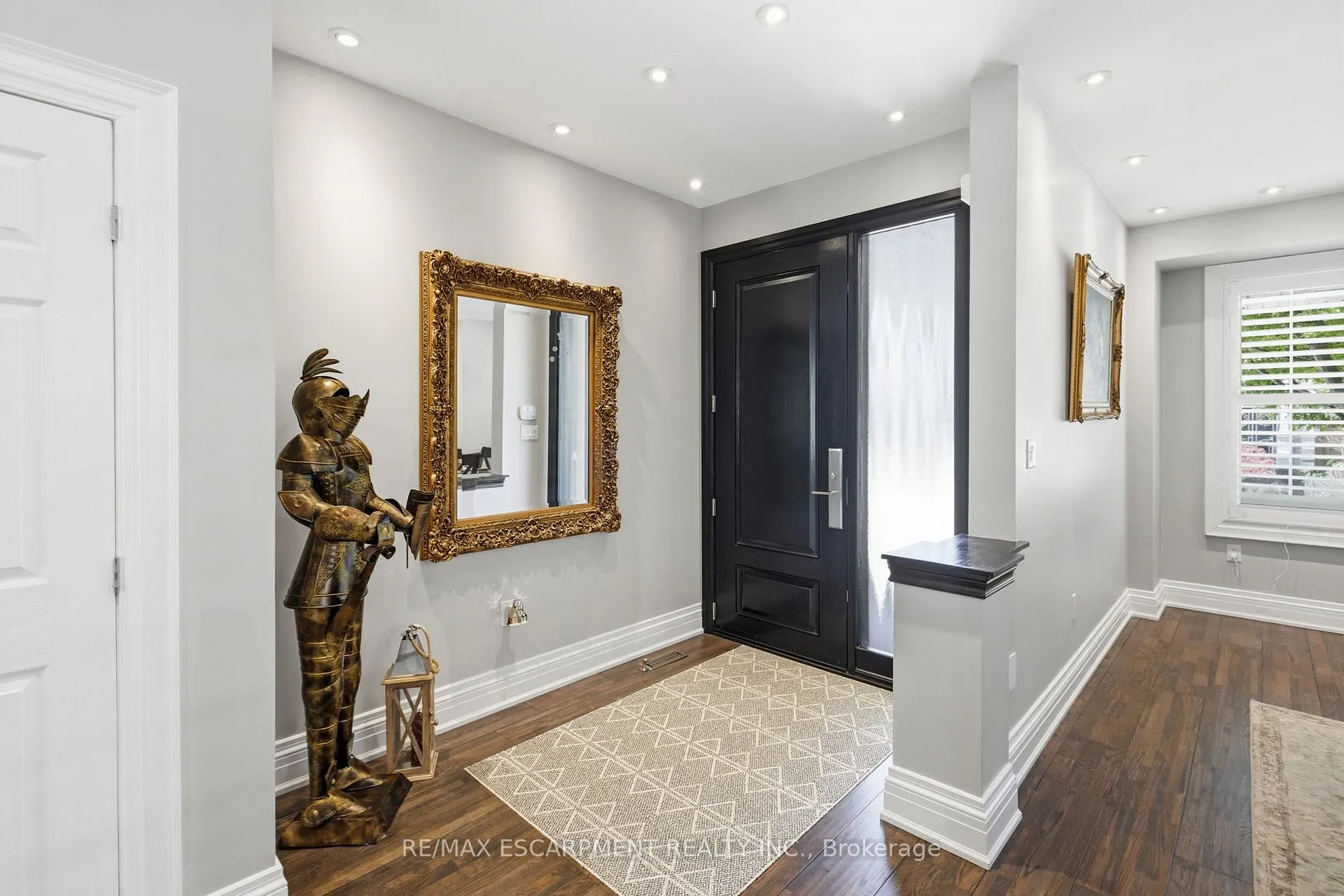 Photo 2 of 418 Montreal Circle, Hamilton, Winona Park — HOMEH