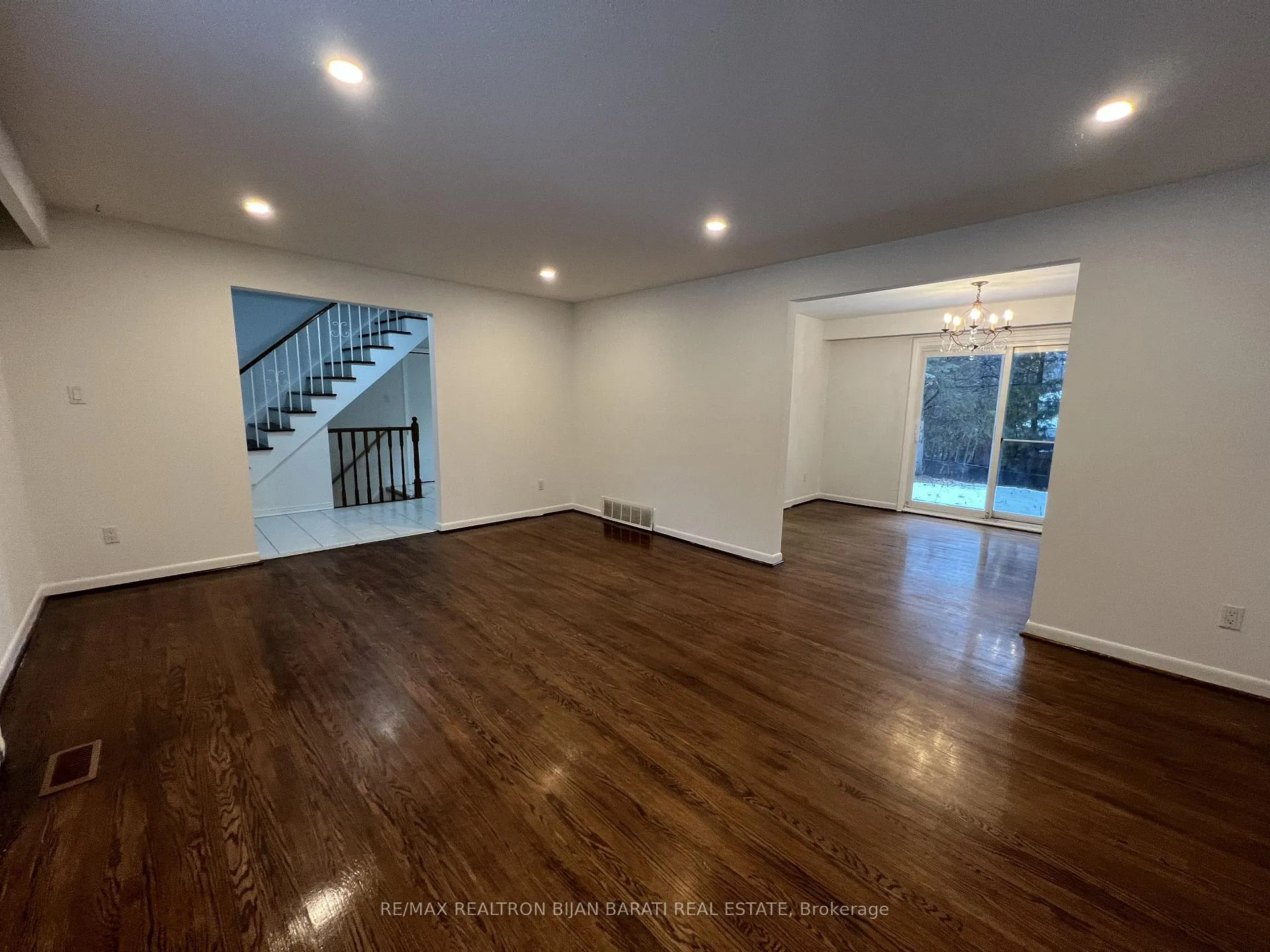 Photo 4 of 298 Newton Drive, North York, Newtonbrook East — HOMEH