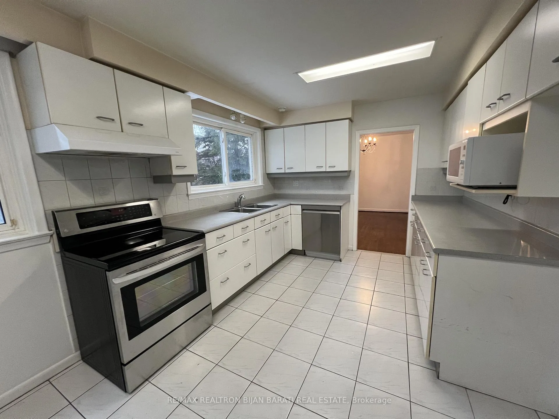 Photo 6 of 298 Newton Drive, North York, Newtonbrook East — HOMEH