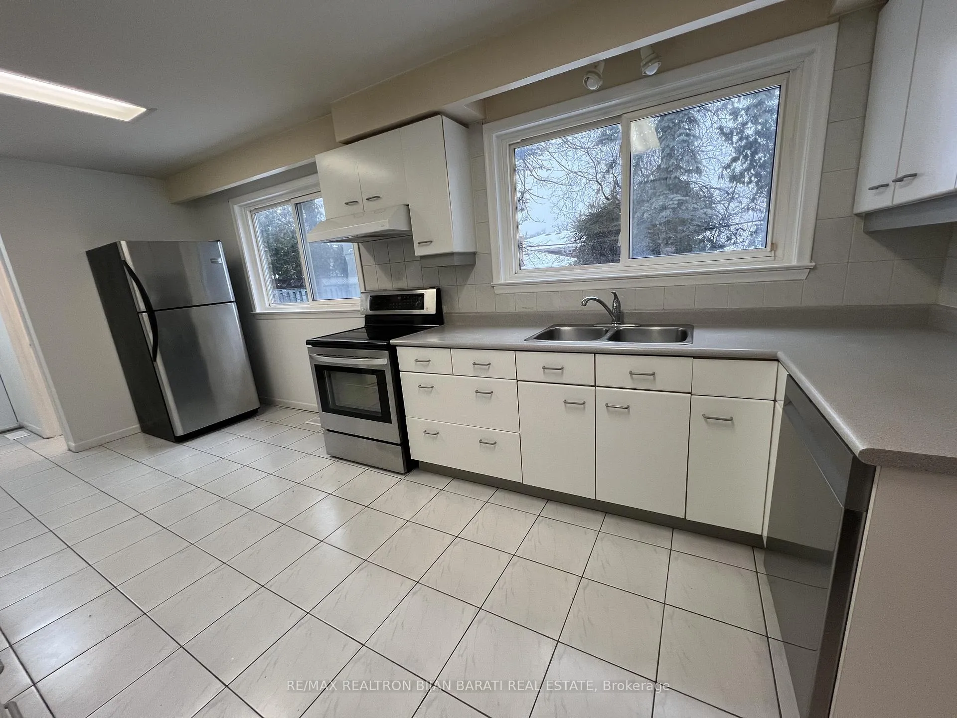 Photo 7 of 298 Newton Drive, North York, Newtonbrook East — HOMEH