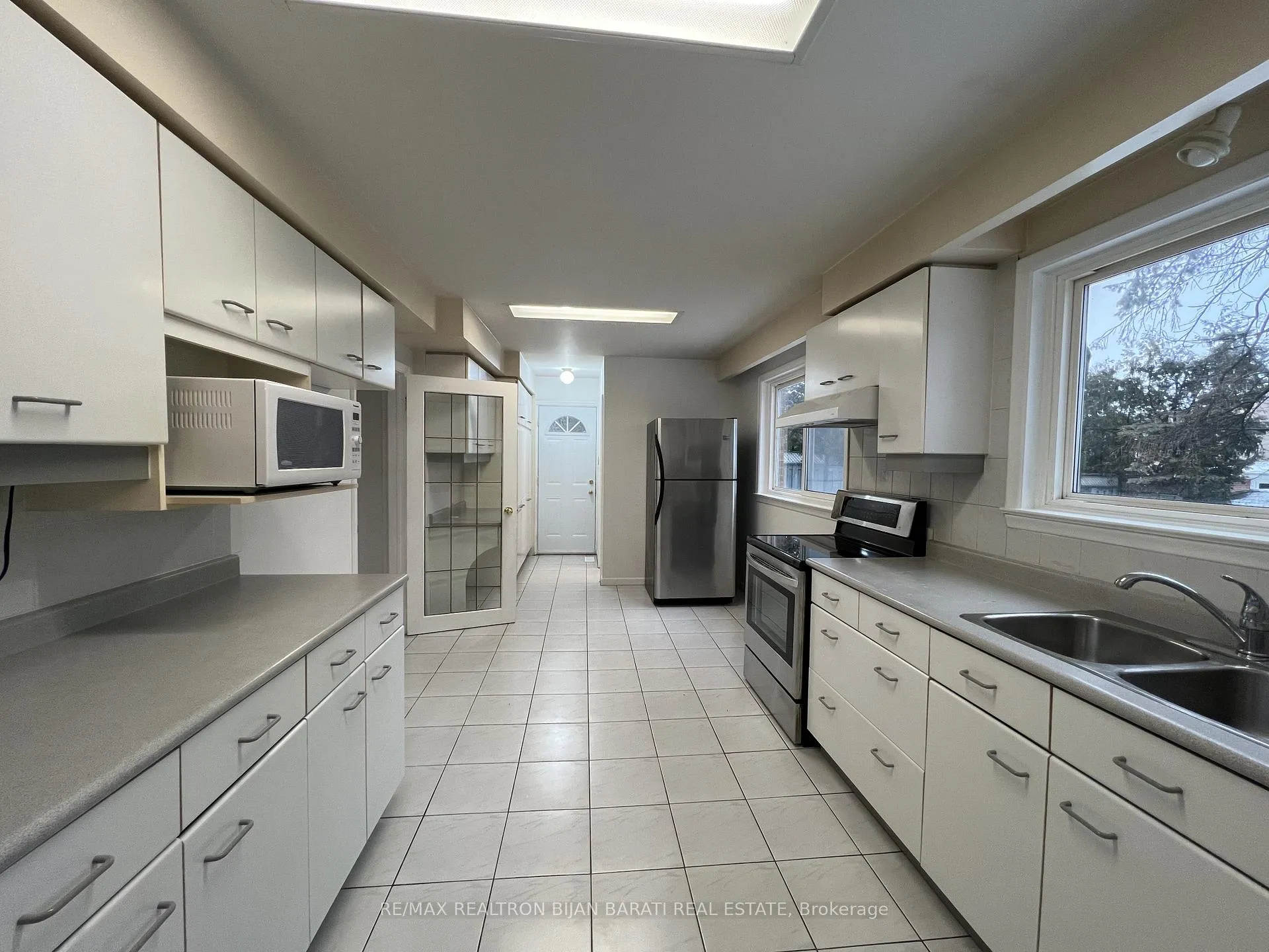 Photo 8 of 298 Newton Drive, North York, Newtonbrook East — HOMEH