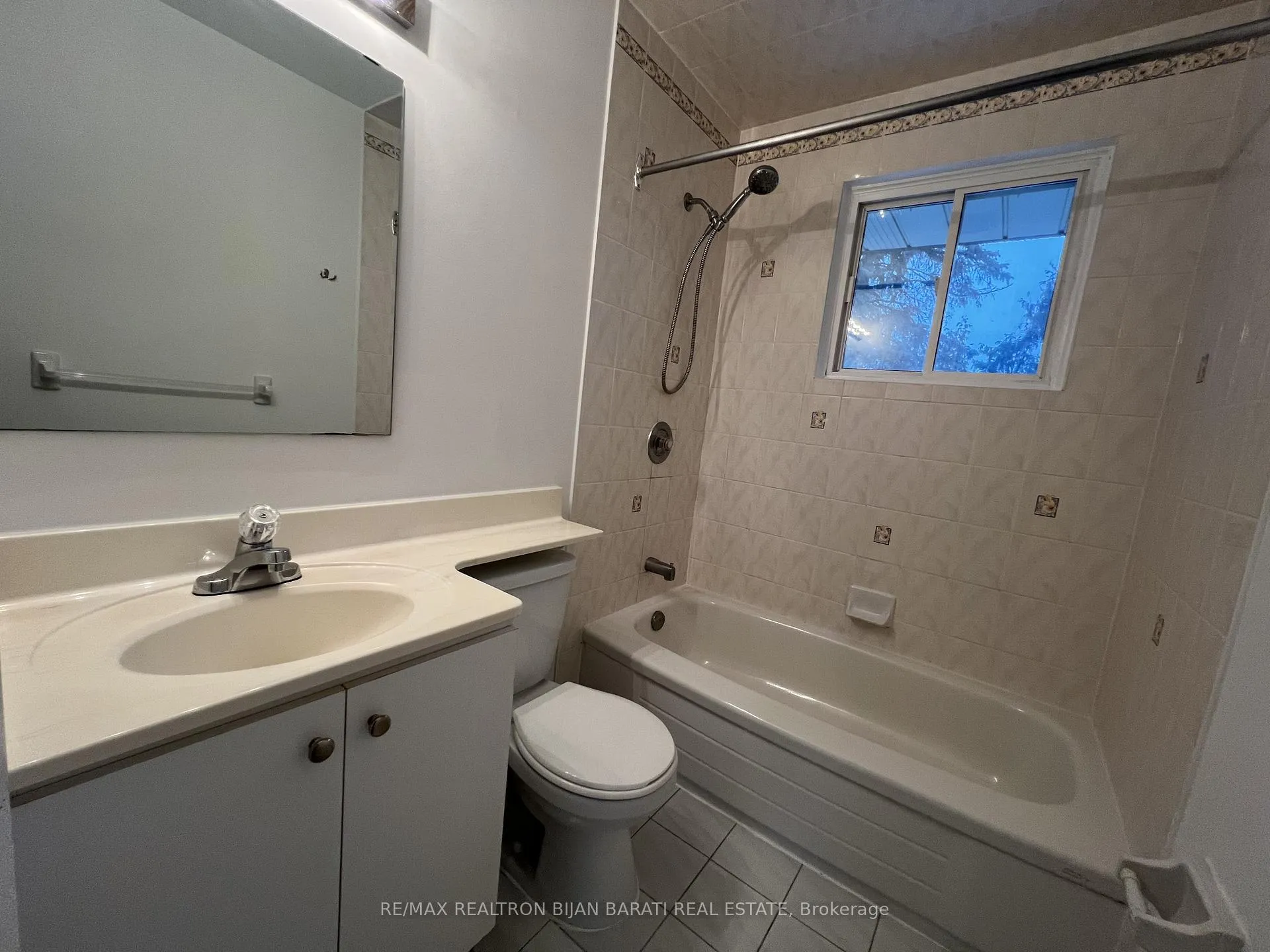 Photo 15 of 298 Newton Drive, North York, Newtonbrook East — HOMEH