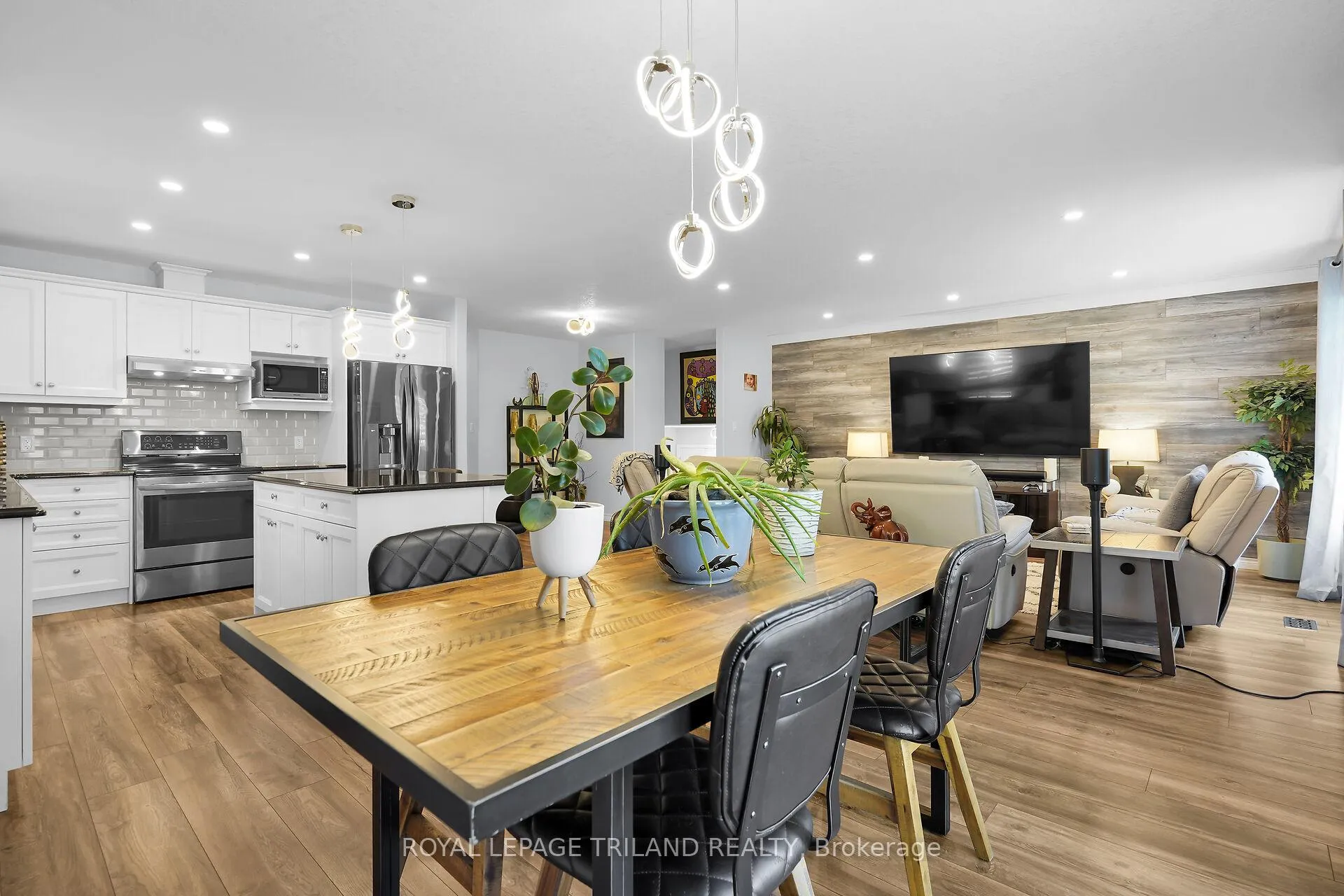 Photo 18 of 280 Peter Street S, Chatham-Kent, Bothwell — HOMEH
