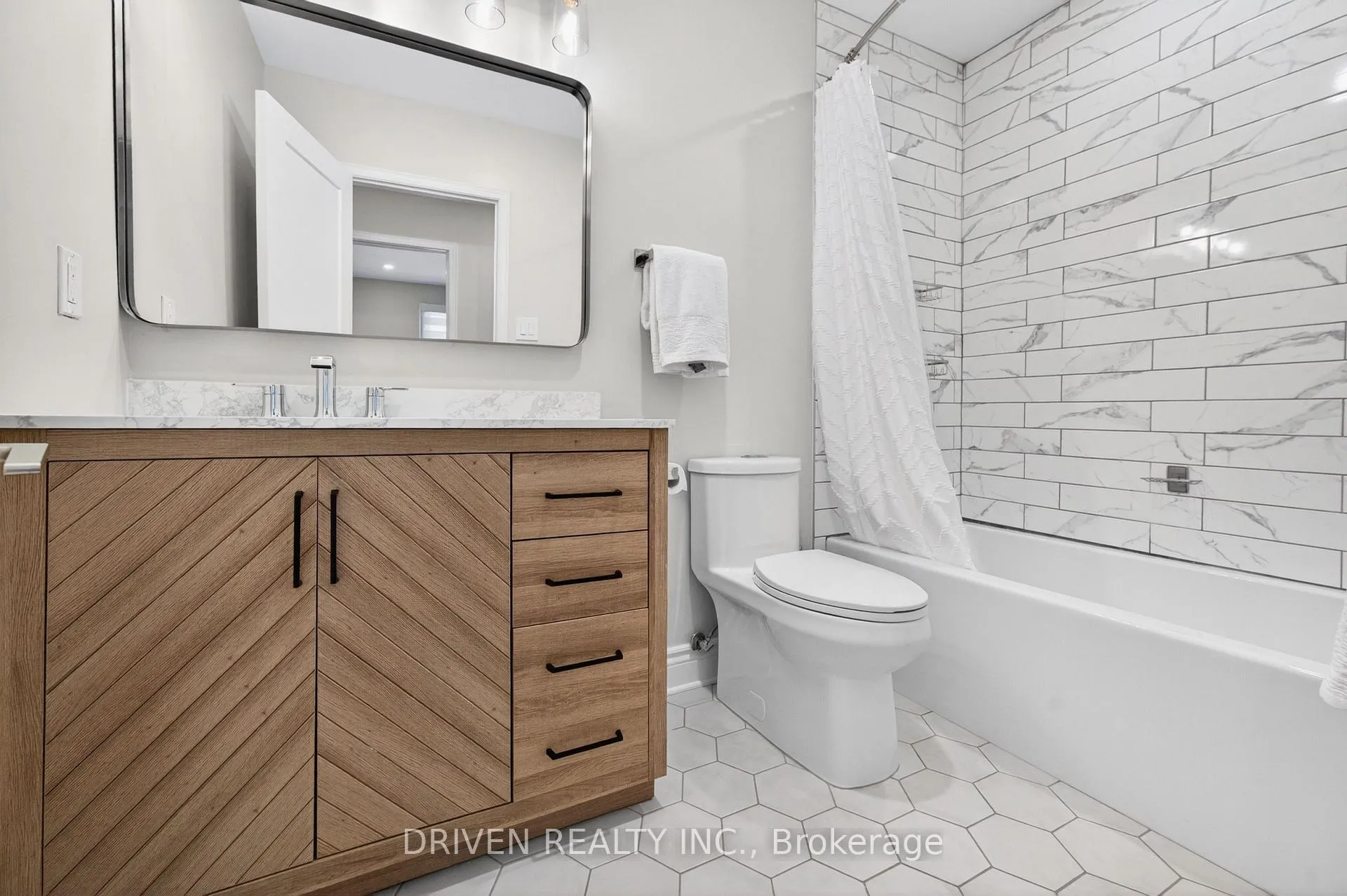 Photo 18 of 50 Aero Drive, Ottawa, Lakeview Park — HOMEH