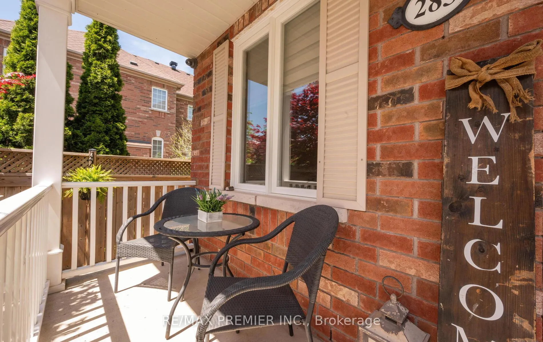 Photo 3 of 283 Kirkvalley Crescent, Aurora, Bayview Wellington — HOMEH