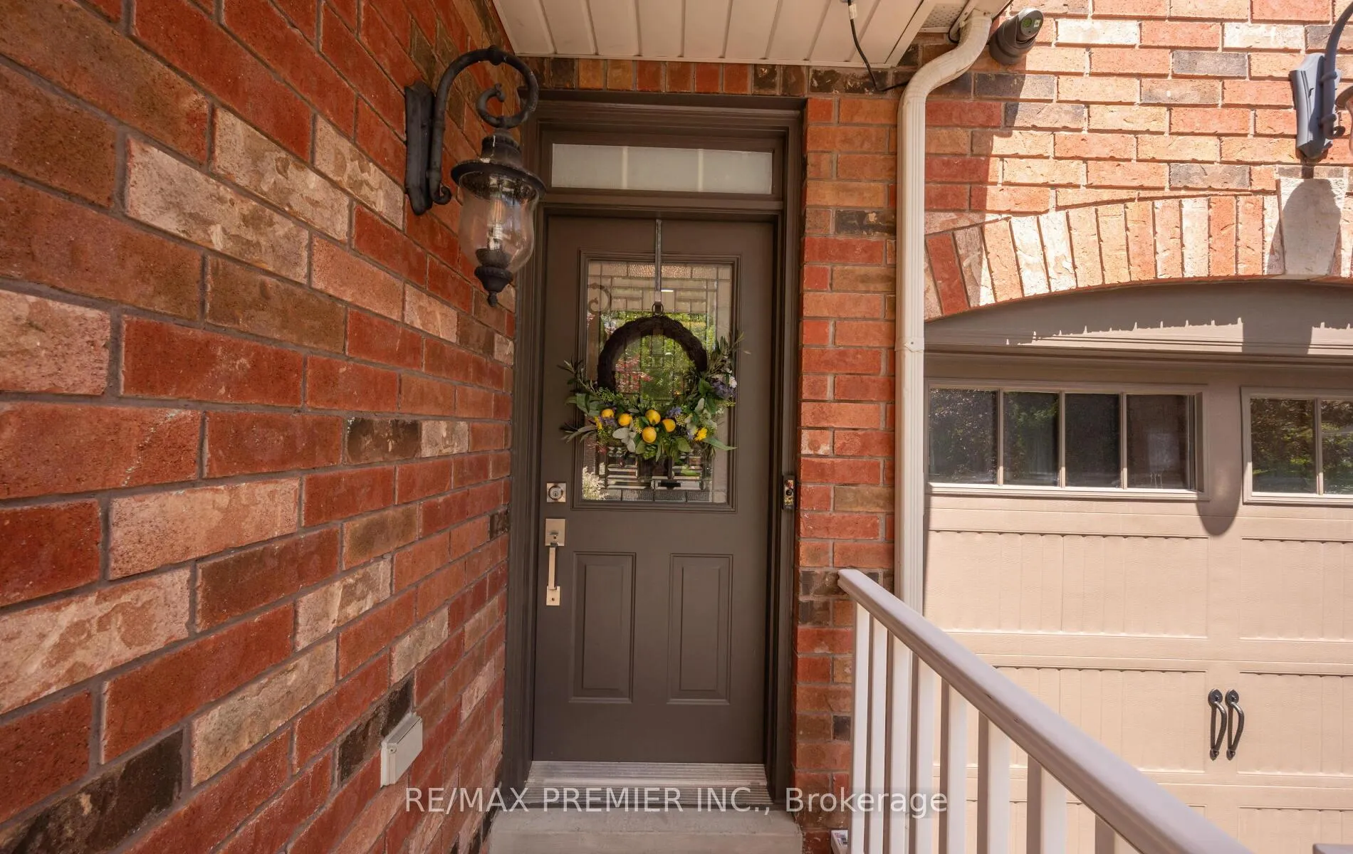 Photo 4 of 283 Kirkvalley Crescent, Aurora, Bayview Wellington — HOMEH
