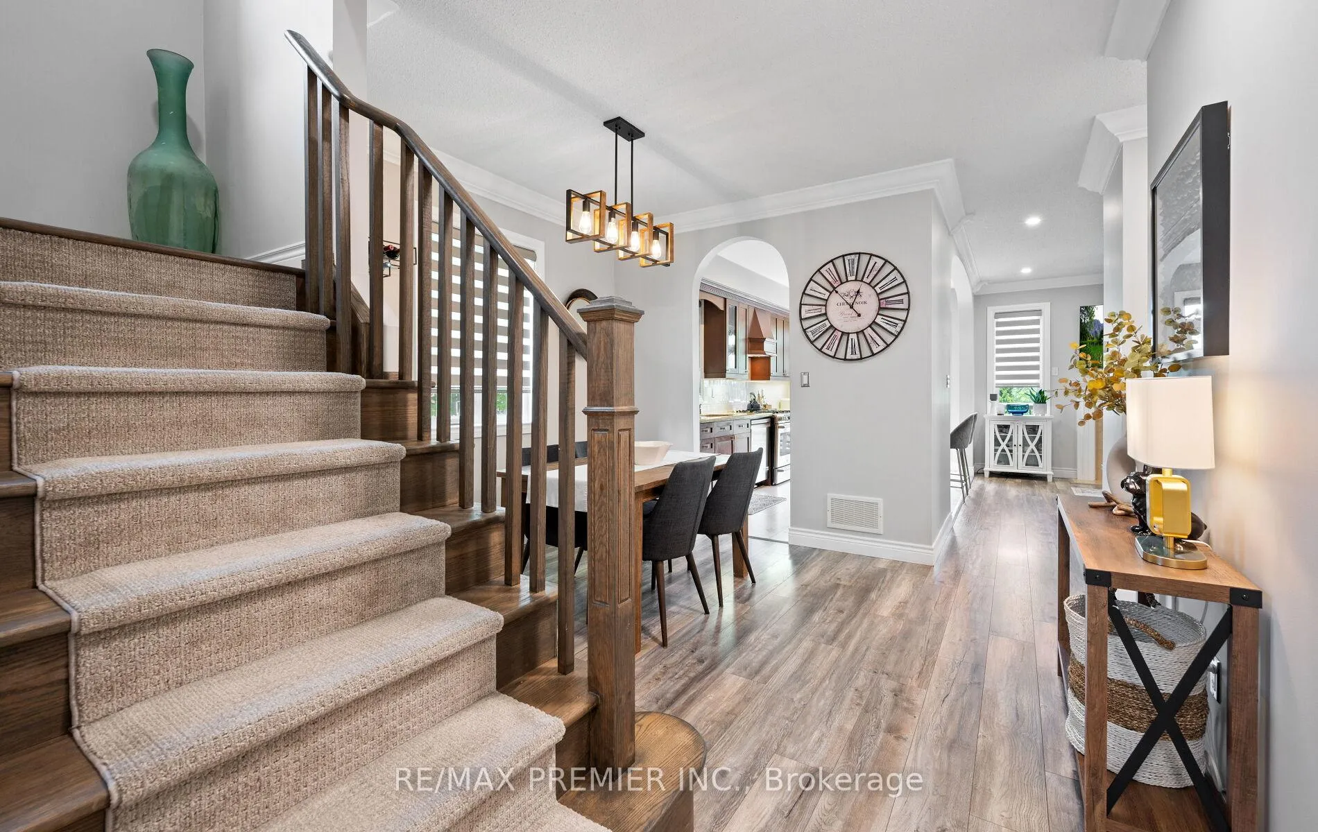 Photo 6 of 283 Kirkvalley Crescent, Aurora, Bayview Wellington — HOMEH
