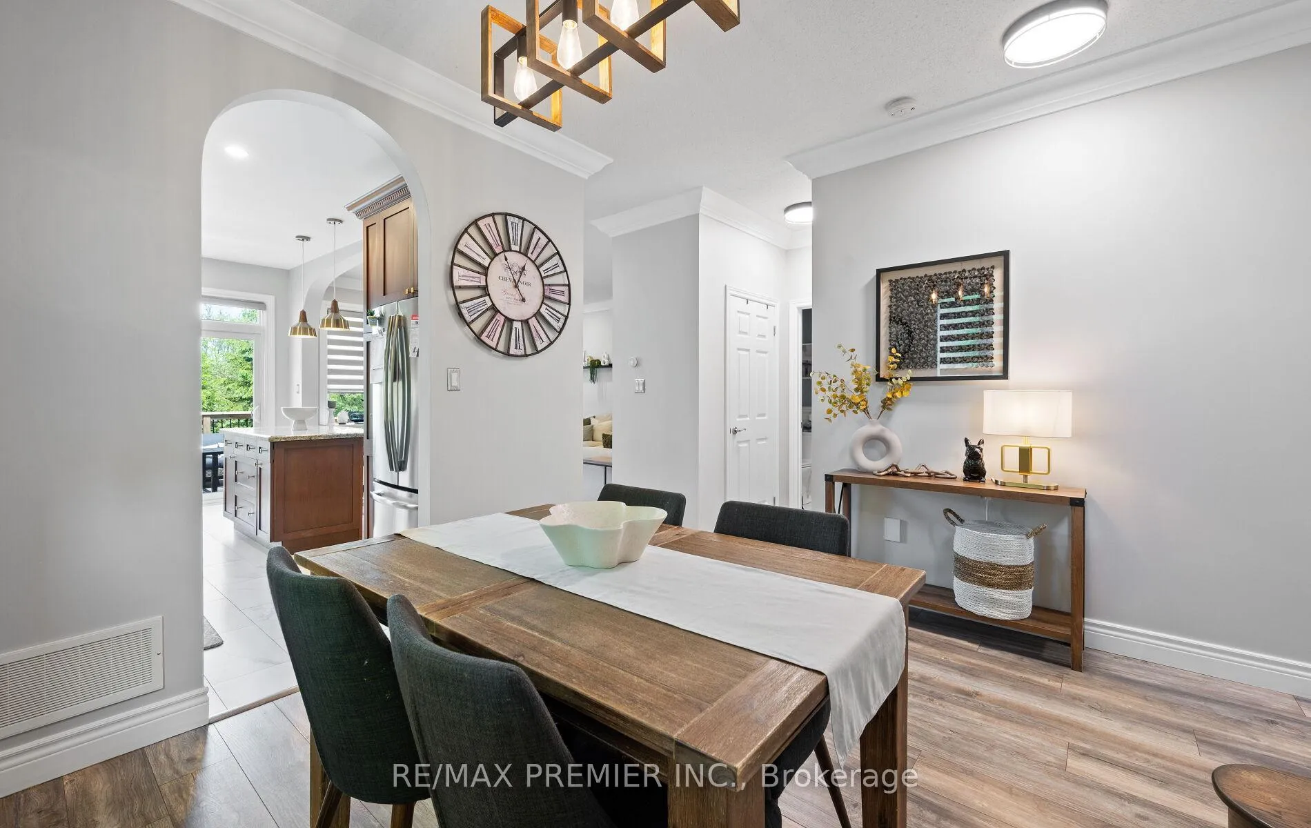 Photo 8 of 283 Kirkvalley Crescent, Aurora, Bayview Wellington — HOMEH