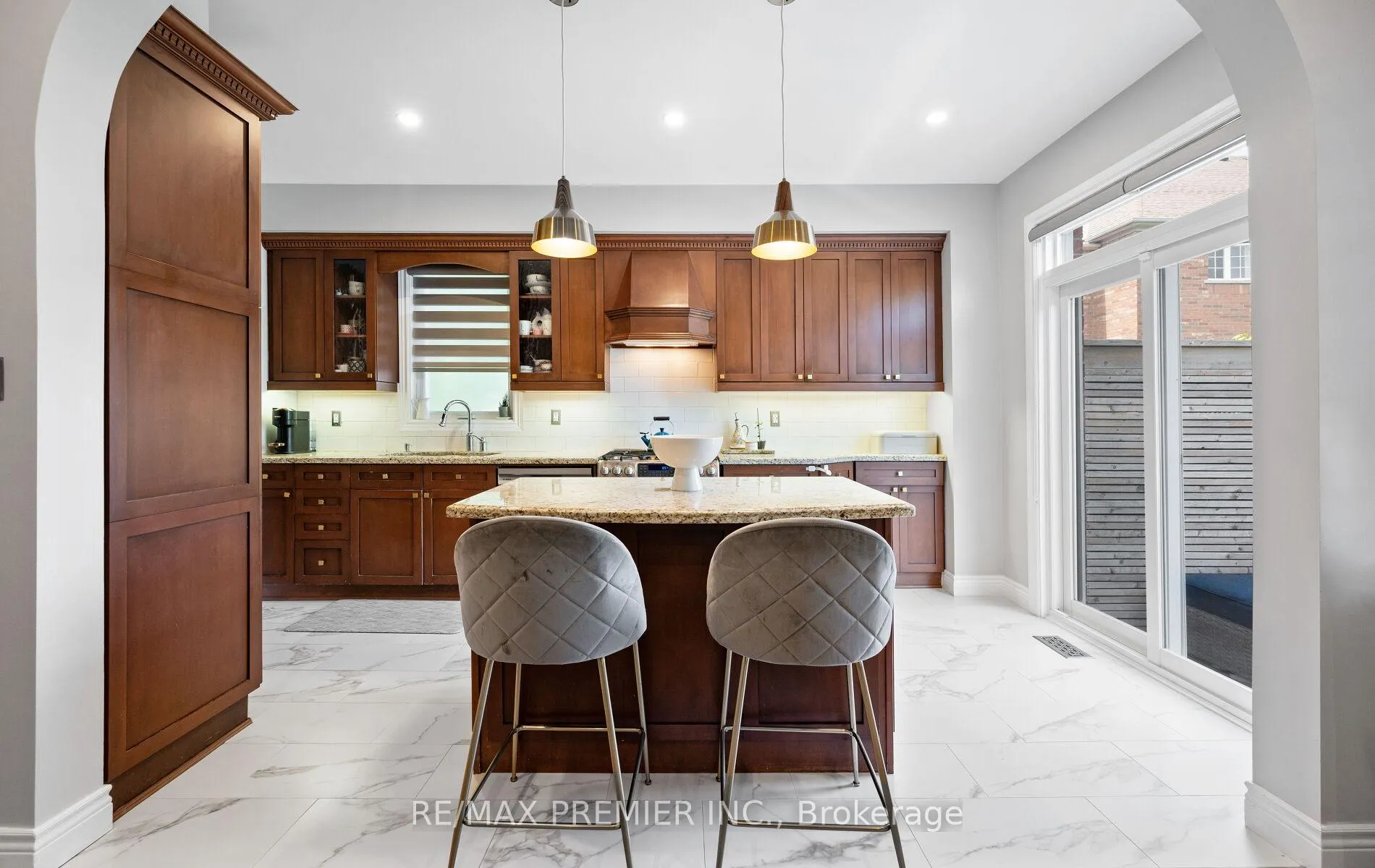 Photo 13 of 283 Kirkvalley Crescent, Aurora, Bayview Wellington — HOMEH