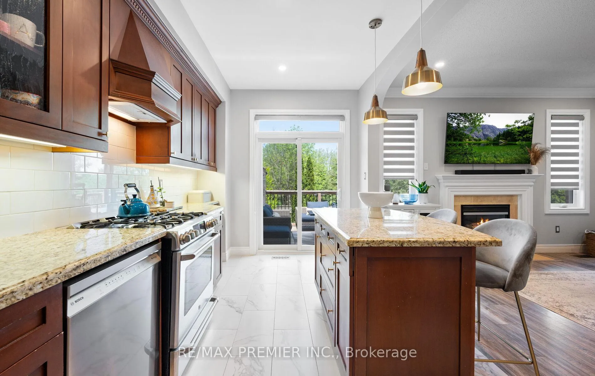 Photo 14 of 283 Kirkvalley Crescent, Aurora, Bayview Wellington — HOMEH