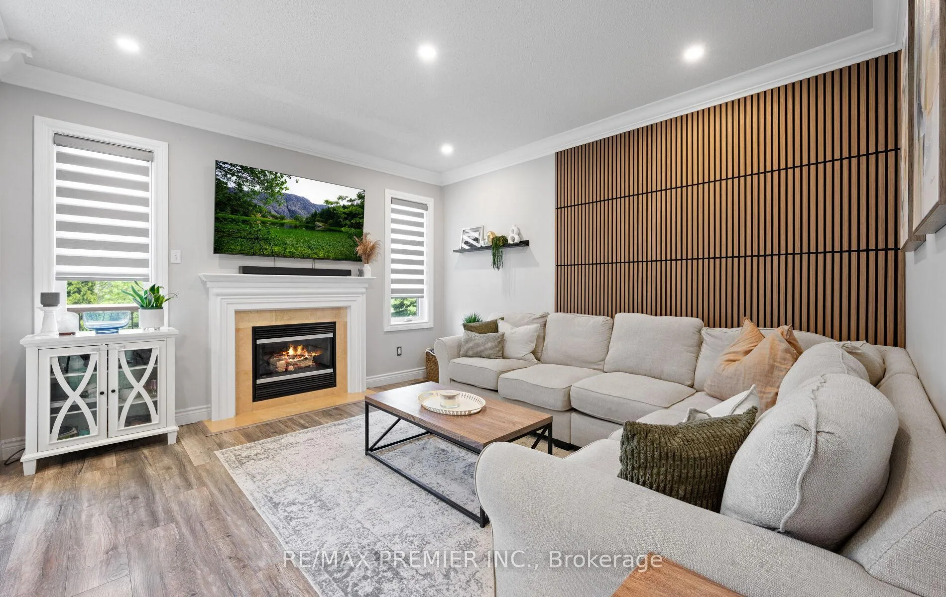 Photo 15 of 283 Kirkvalley Crescent, Aurora, Bayview Wellington — HOMEH