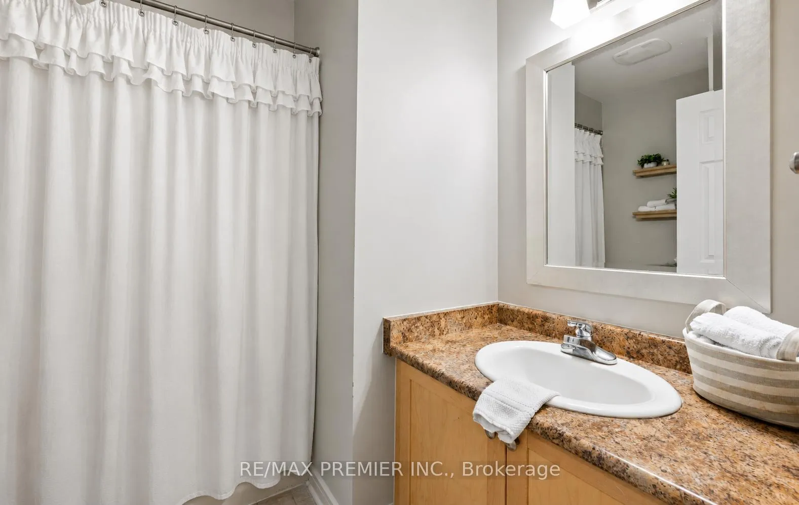 Photo 17 of 283 Kirkvalley Crescent, Aurora, Bayview Wellington — HOMEH