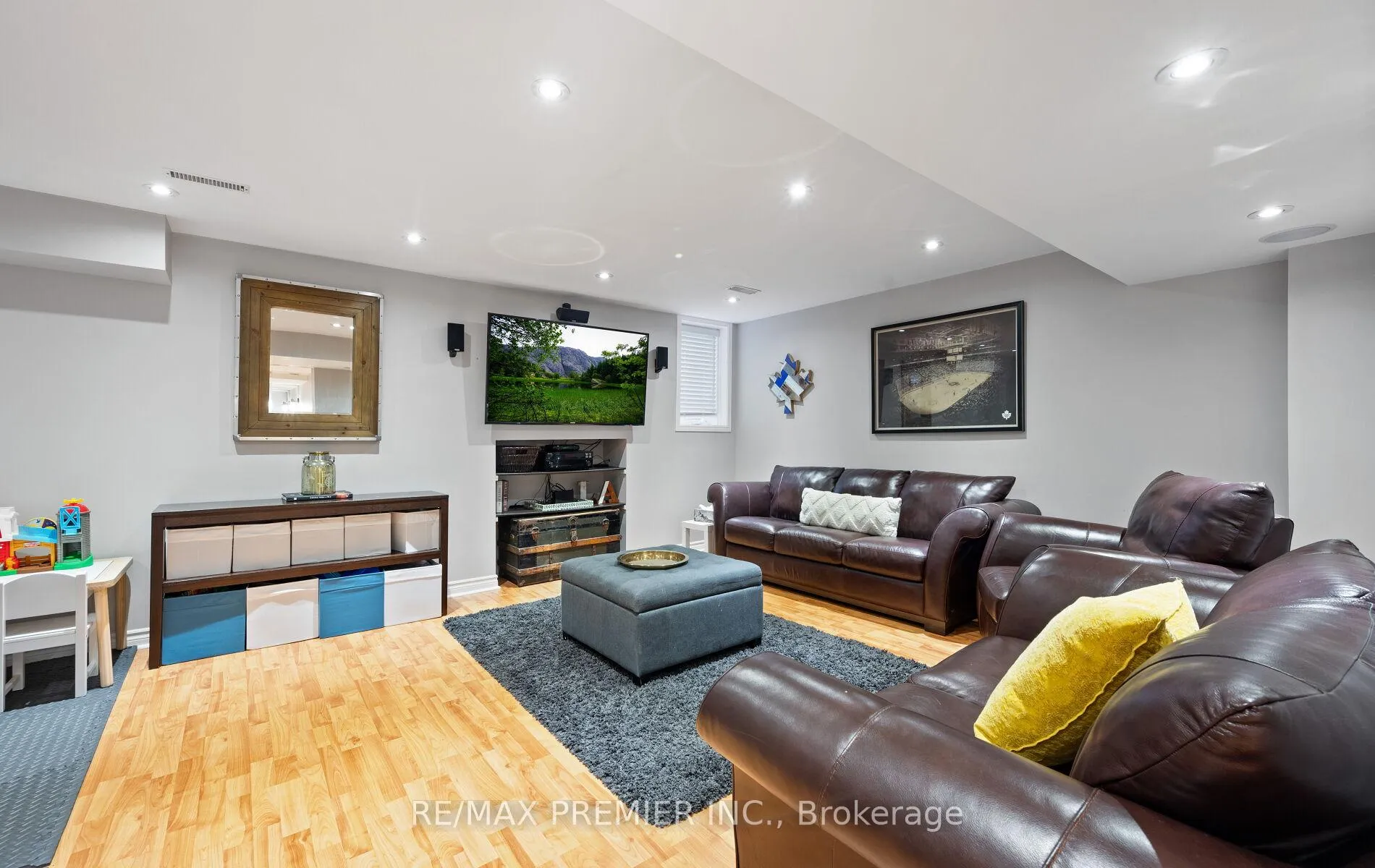 Photo 31 of 283 Kirkvalley Crescent, Aurora, Bayview Wellington — HOMEH