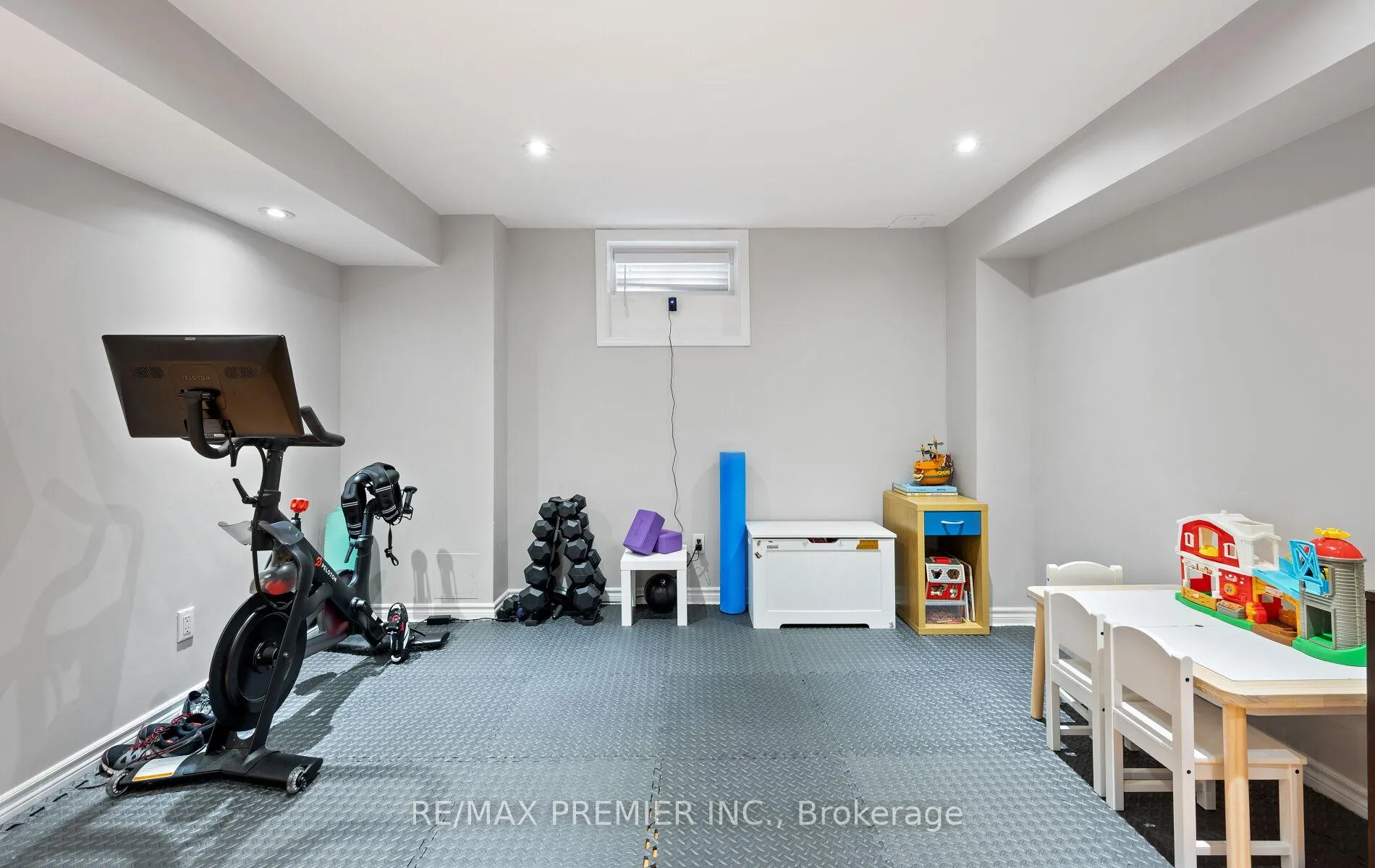Photo 33 of 283 Kirkvalley Crescent, Aurora, Bayview Wellington — HOMEH