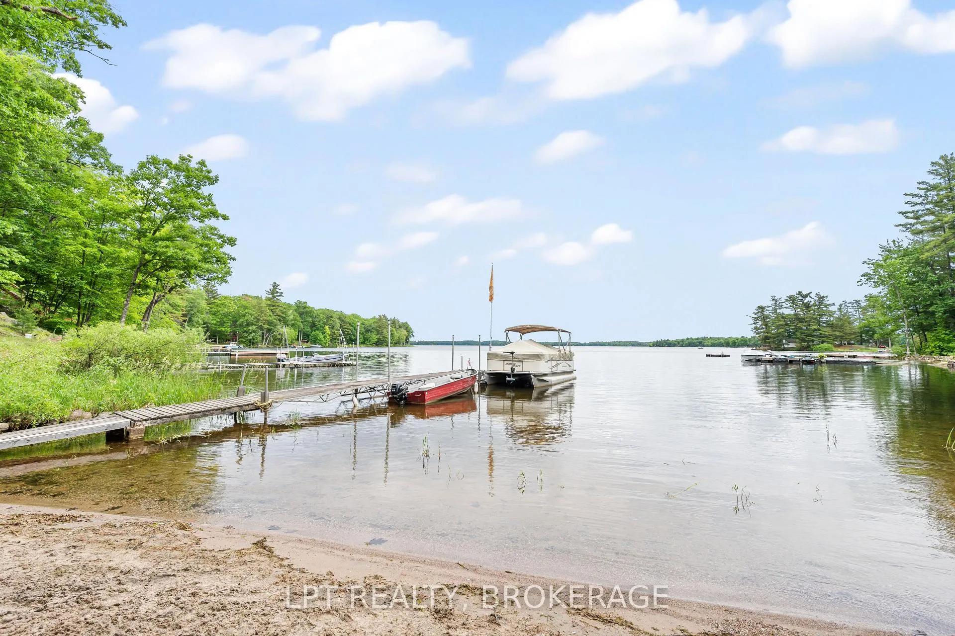 Photo 4 of 31 Acorn Lane, Frontenac, Frontenac South — HOMEH