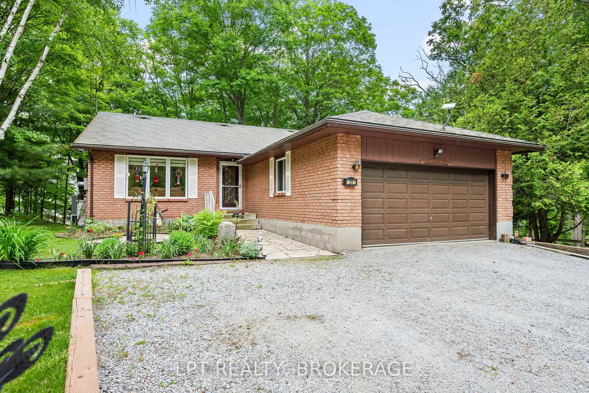 Photo 11 of 31 Acorn Lane, Frontenac, Frontenac South — HOMEH