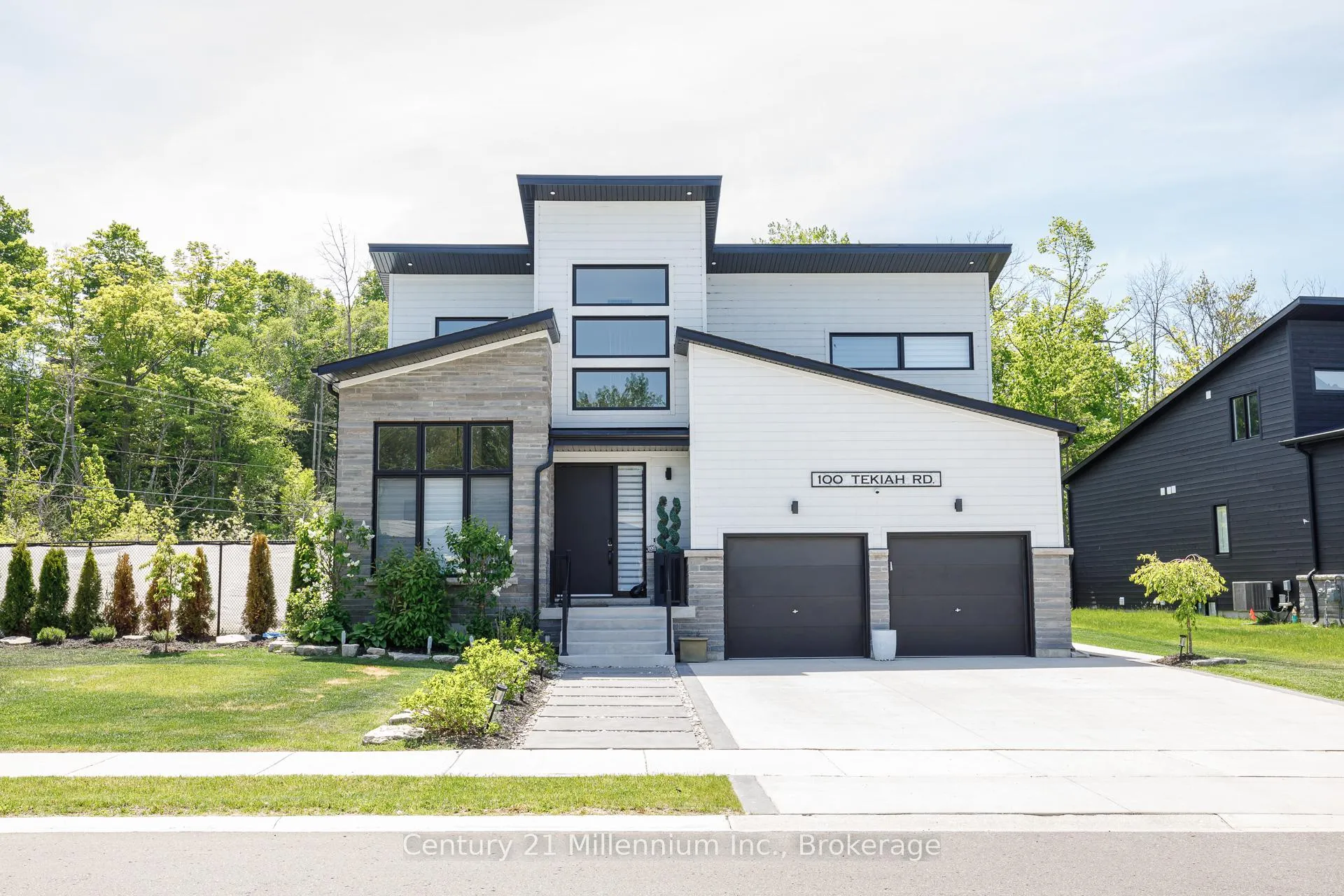 Front of 100 Tekiah Road
