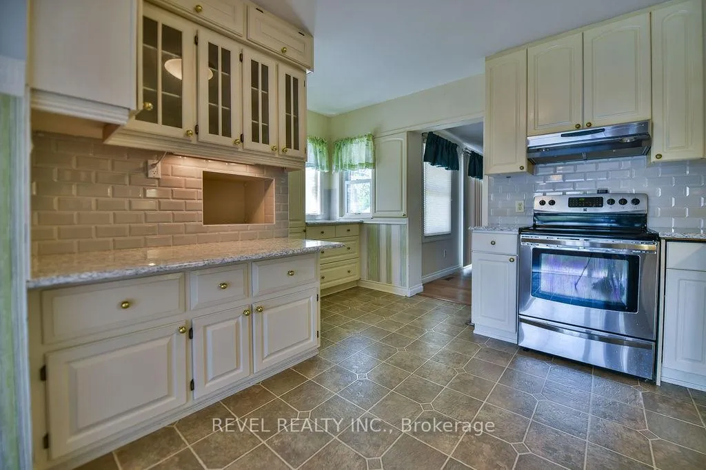 Photo 2 of 711 Eyre Boulevard, Timmins, TNW - Upper Melrose — HOMEH