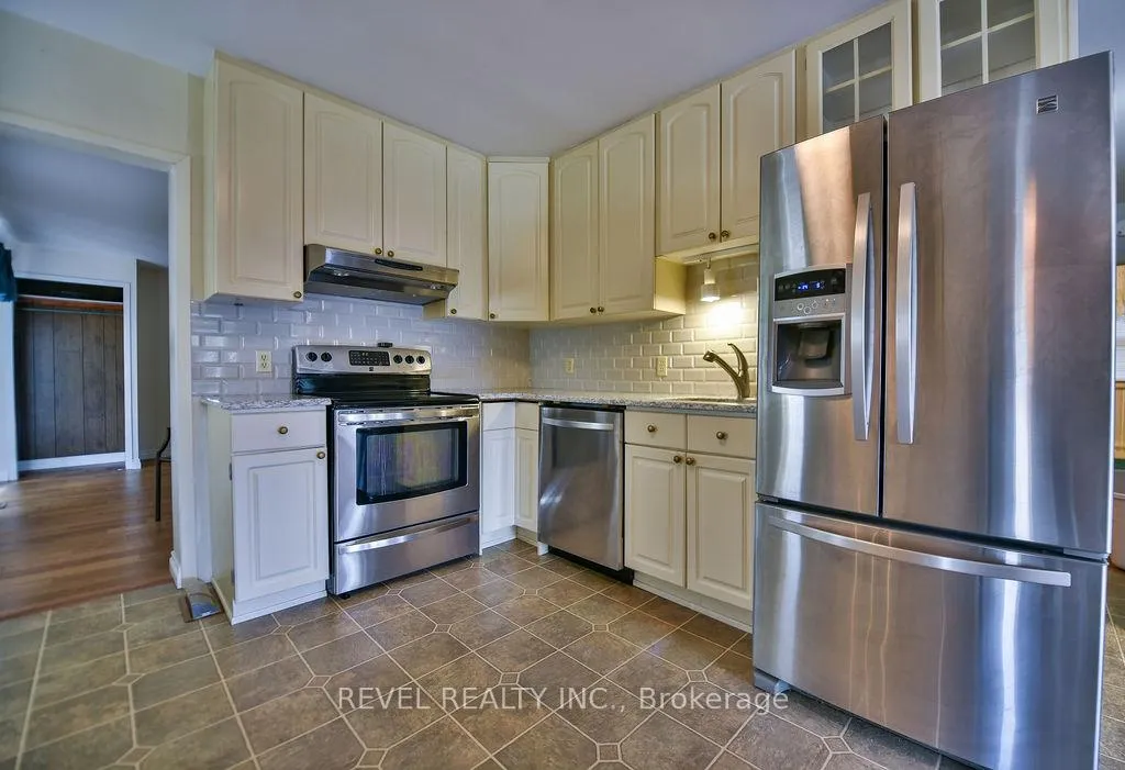 Photo 3 of 711 Eyre Boulevard, Timmins, TNW - Upper Melrose — HOMEH