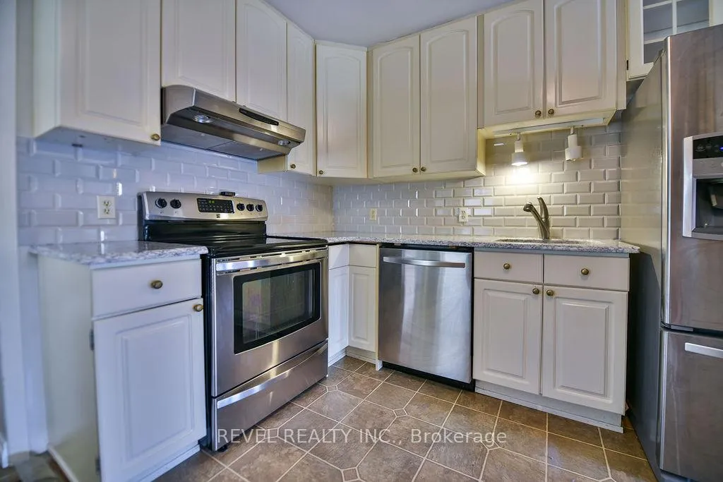 Photo 4 of 711 Eyre Boulevard, Timmins, TNW - Upper Melrose — HOMEH