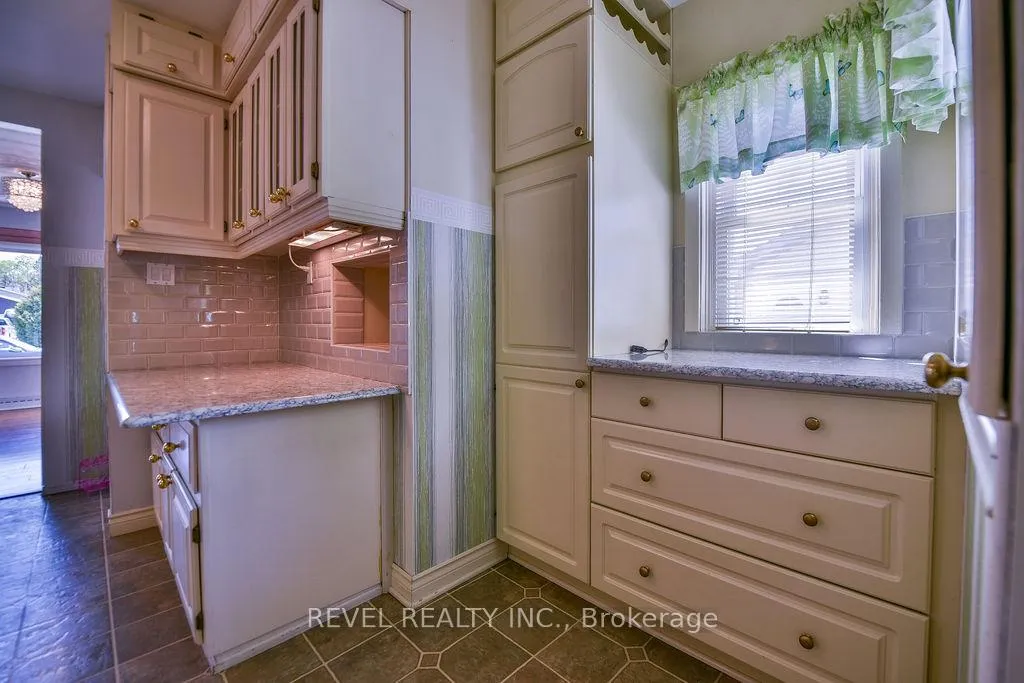 Photo 5 of 711 Eyre Boulevard, Timmins, TNW - Upper Melrose — HOMEH