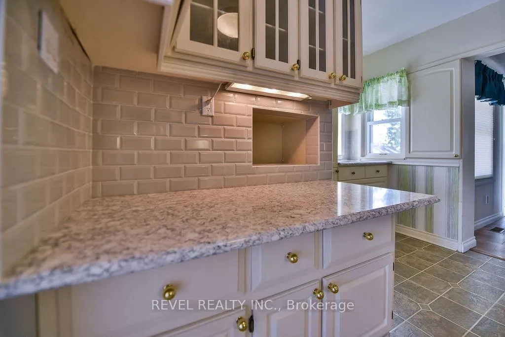 Photo 6 of 711 Eyre Boulevard, Timmins, TNW - Upper Melrose — HOMEH