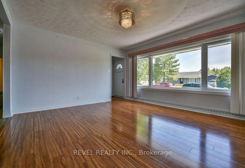 Photo 9 of 711 Eyre Boulevard, Timmins, TNW - Upper Melrose — HOMEH