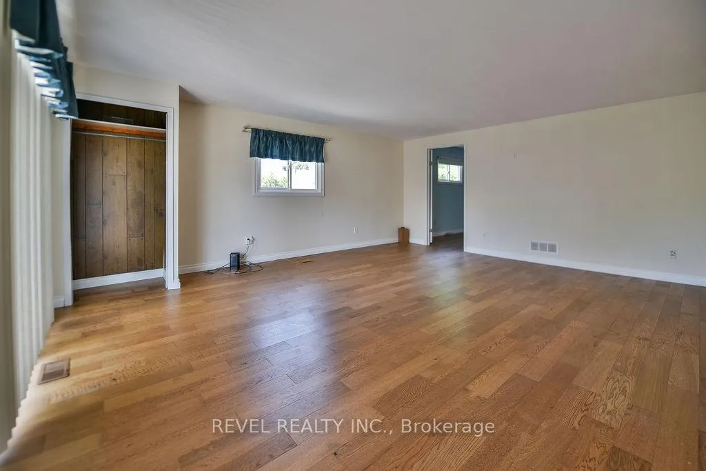 Photo 11 of 711 Eyre Boulevard, Timmins, TNW - Upper Melrose — HOMEH