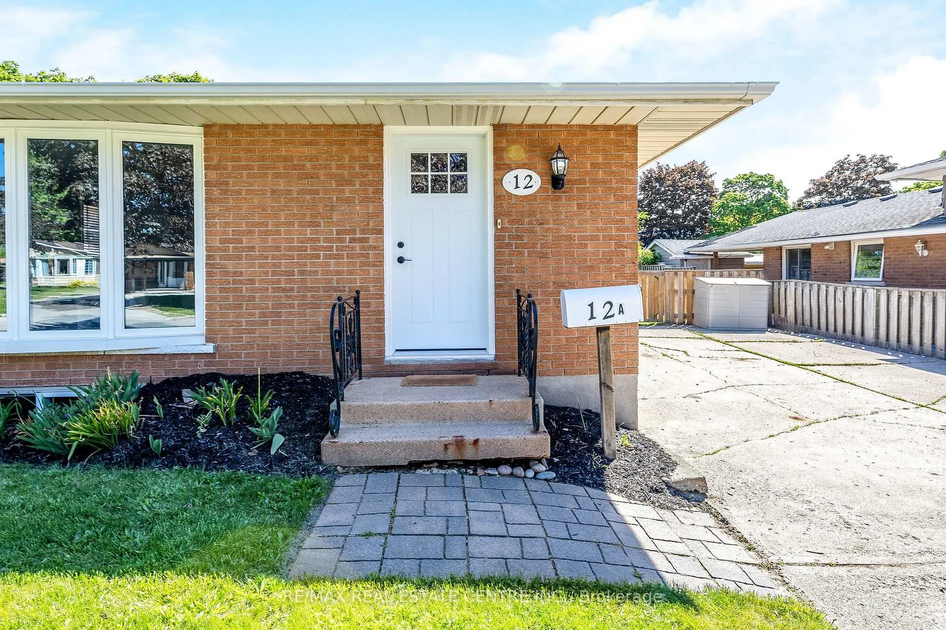 Photo 4 of 12 Selkirk Court, Kitchener — HOMEH