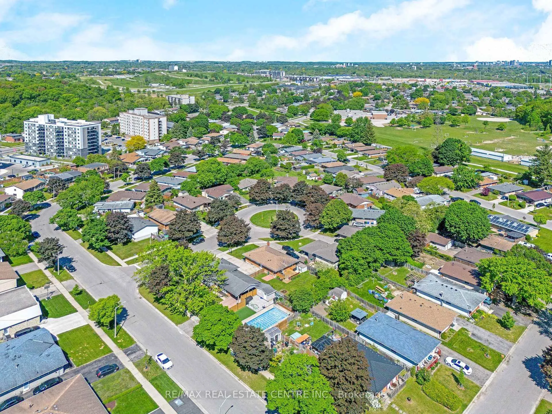 Photo 7 of 12 Selkirk Court, Kitchener — HOMEH