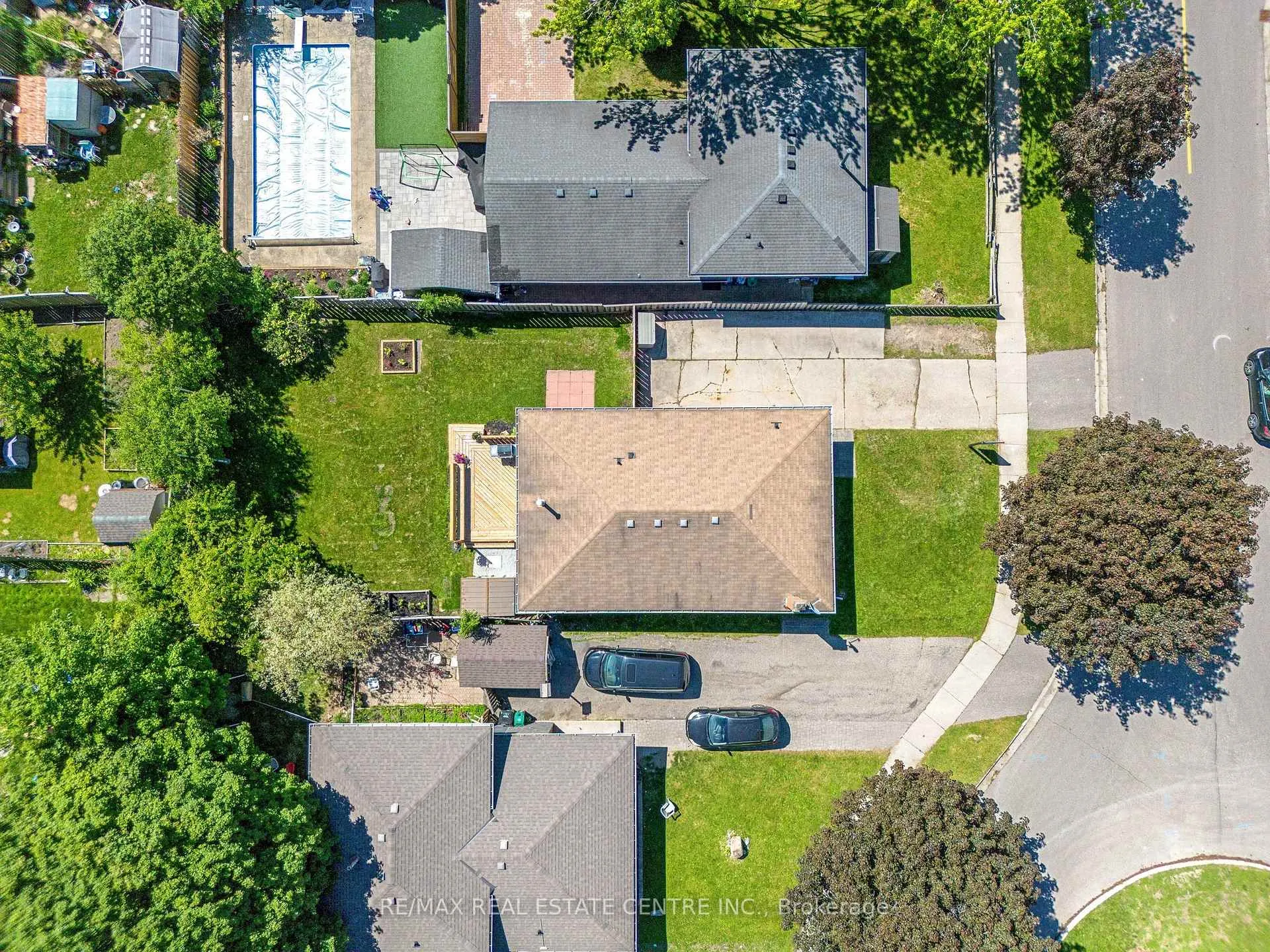 Photo 8 of 12 Selkirk Court, Kitchener — HOMEH