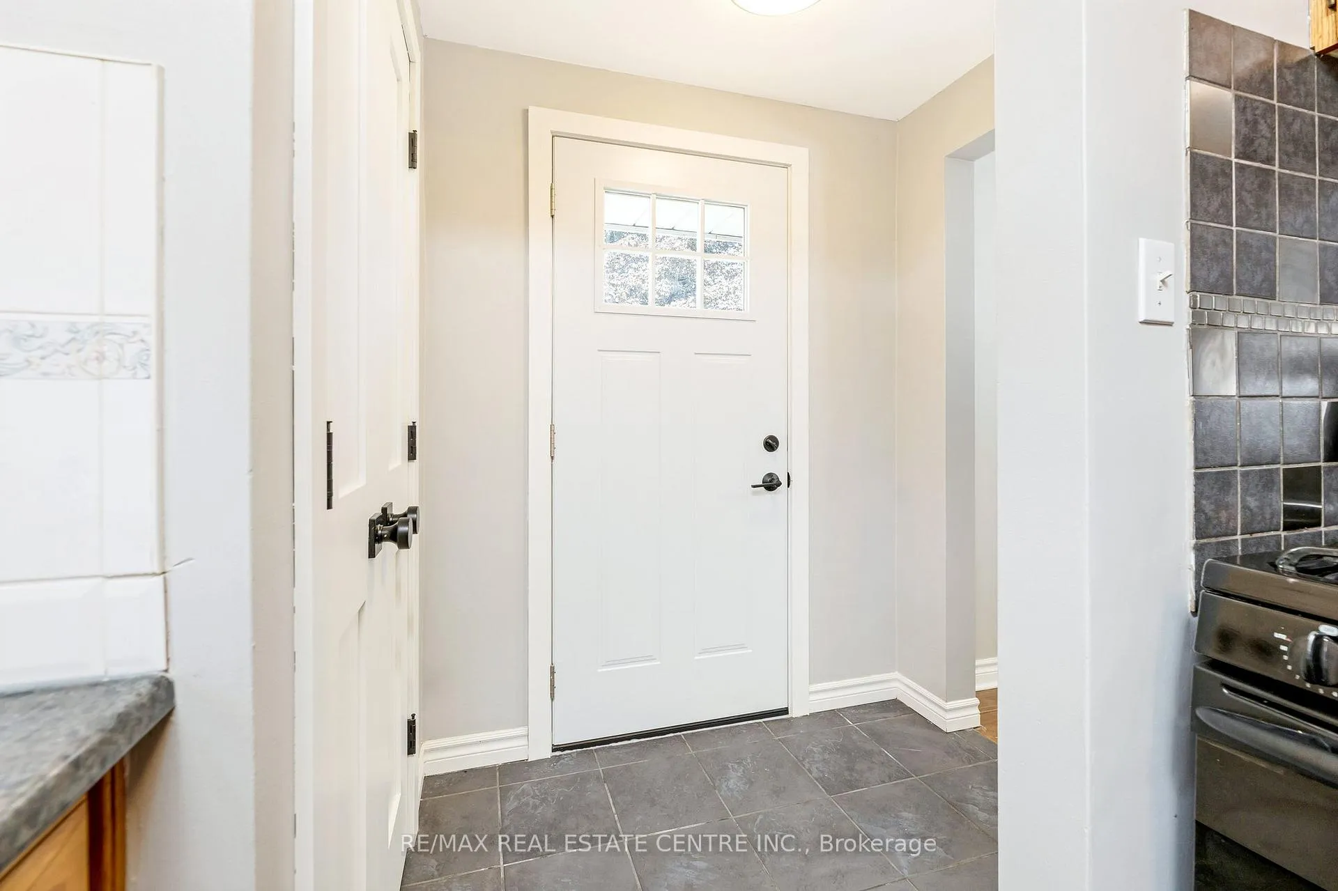 Photo 9 of 12 Selkirk Court, Kitchener — HOMEH