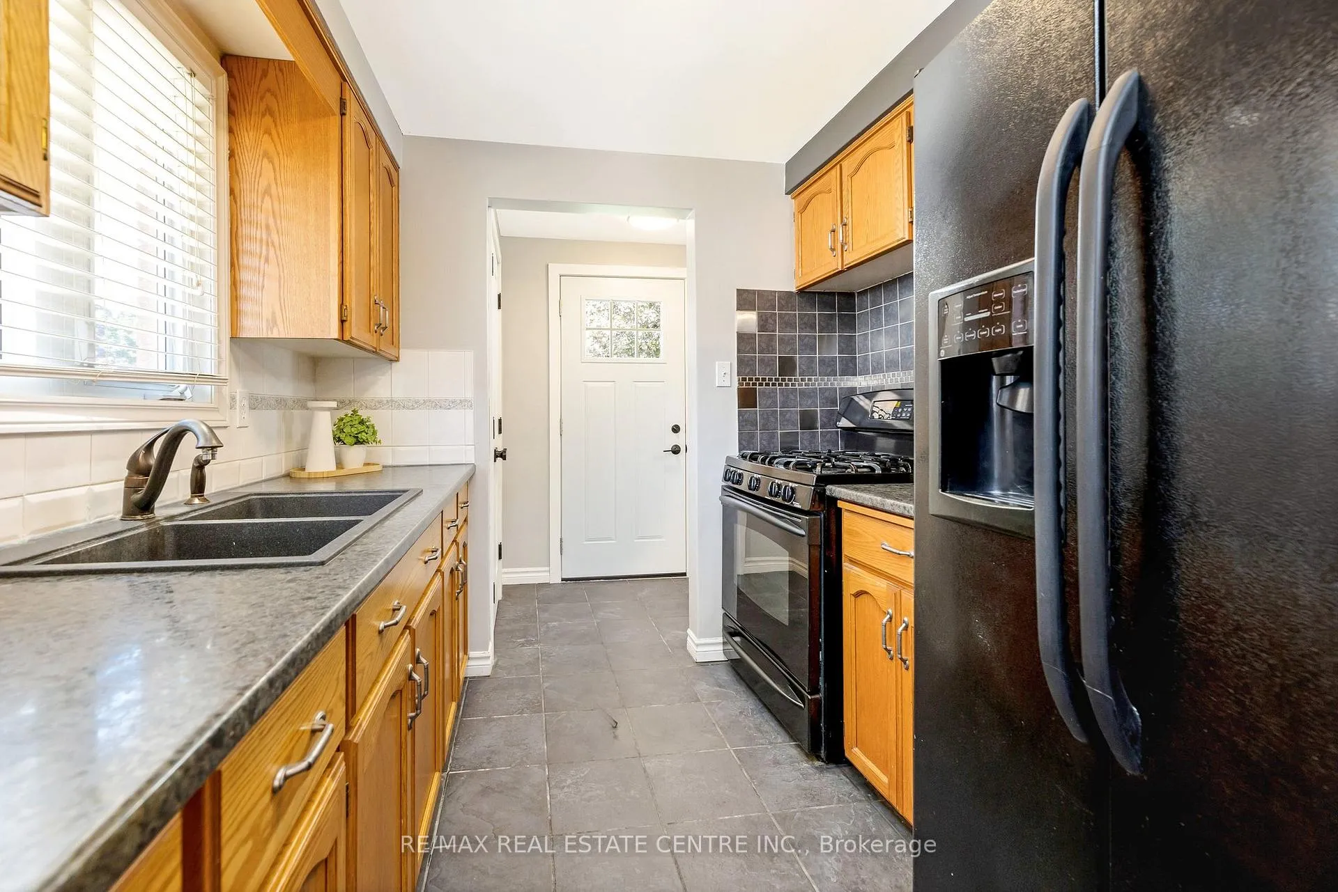 Photo 14 of 12 Selkirk Court, Kitchener — HOMEH