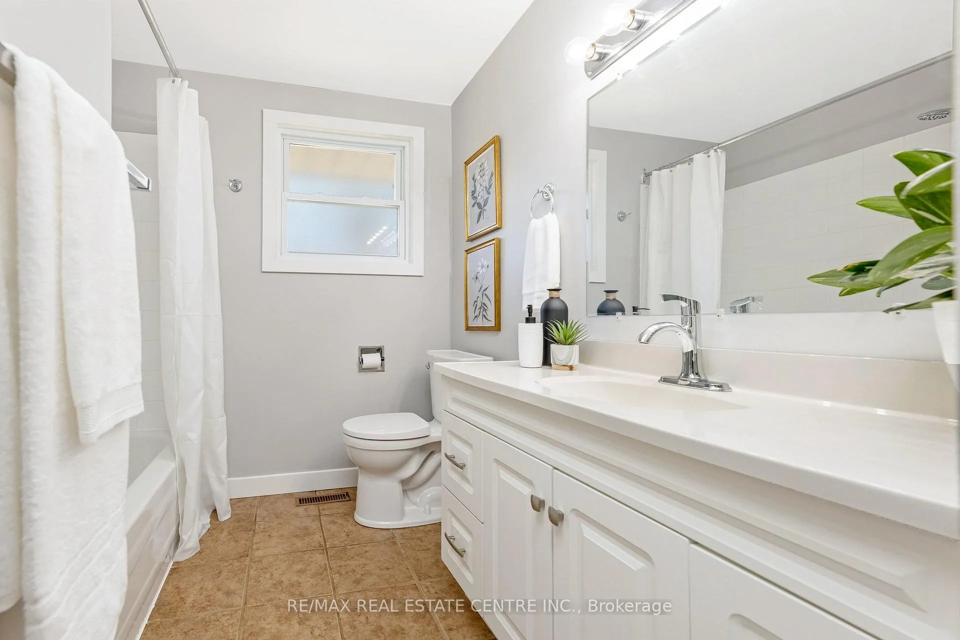 Photo 21 of 12 Selkirk Court, Kitchener — HOMEH