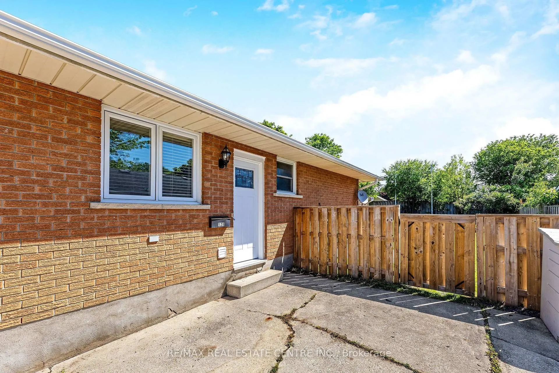 Photo 22 of 12 Selkirk Court, Kitchener — HOMEH