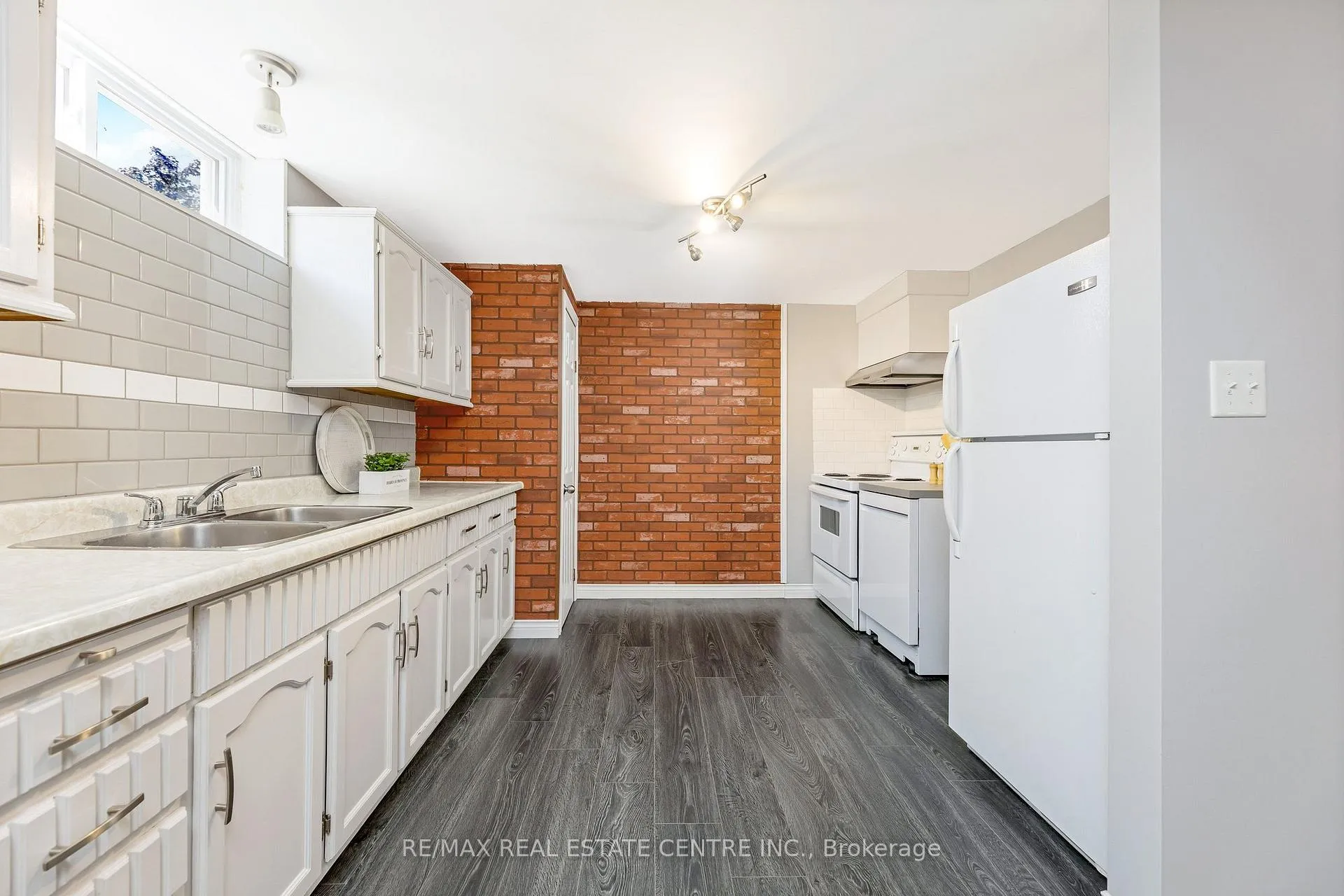 Photo 23 of 12 Selkirk Court, Kitchener — HOMEH