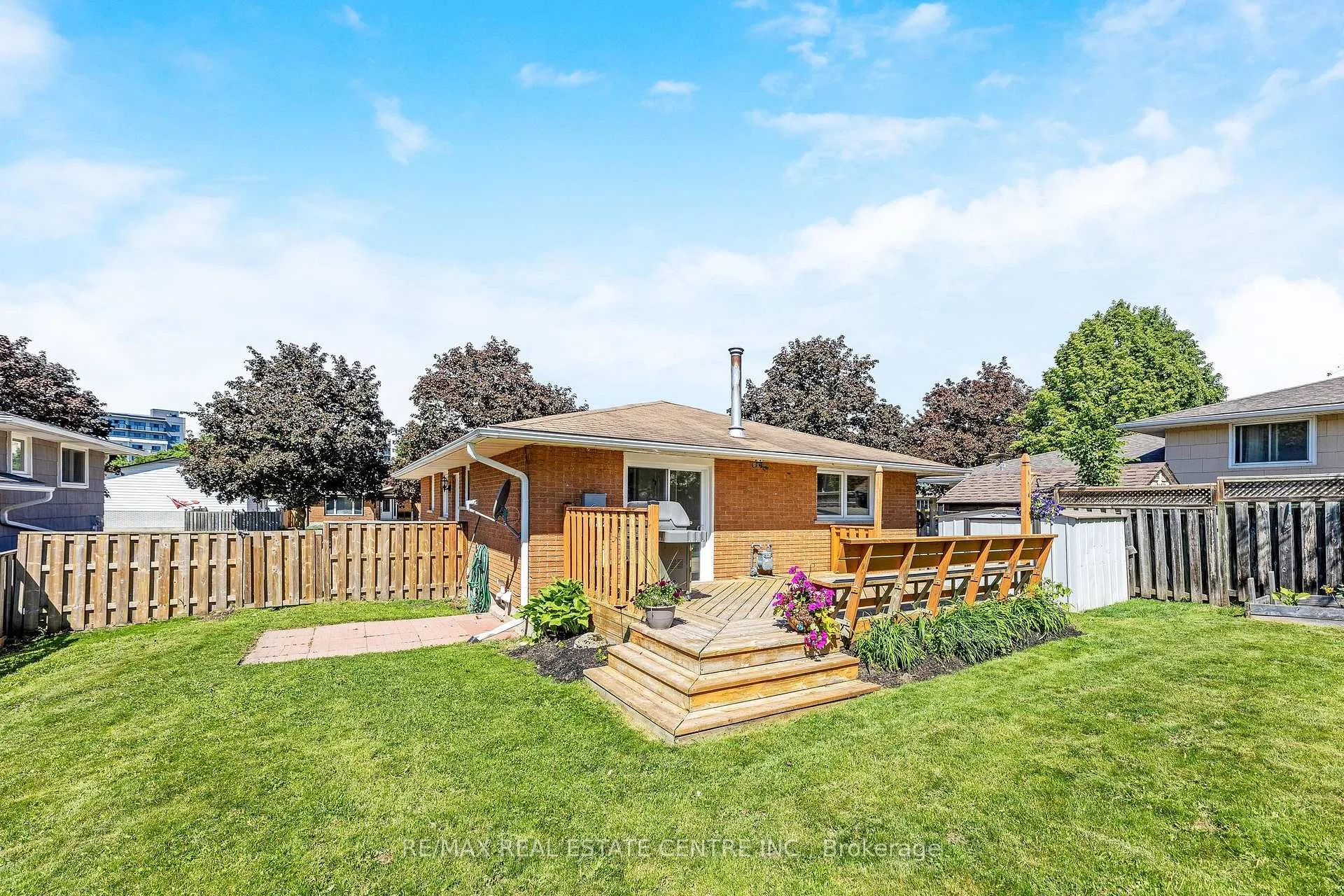 Photo 33 of 12 Selkirk Court, Kitchener — HOMEH