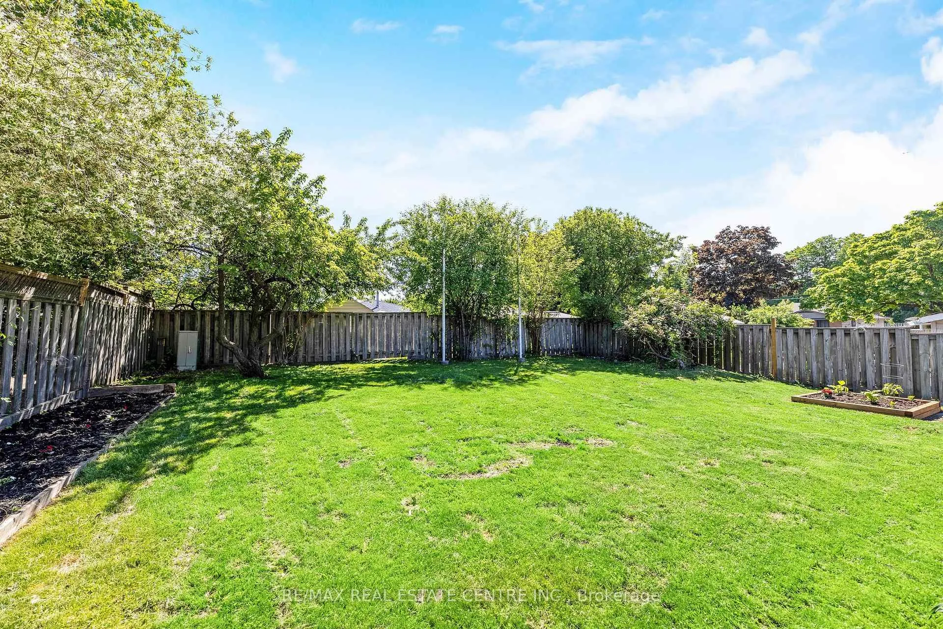 Photo 35 of 12 Selkirk Court, Kitchener — HOMEH