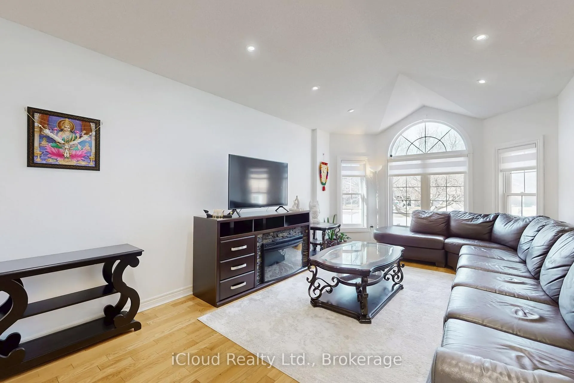 Photo 5 of 197 Mapleton Avenue, Barrie, Holly — HOMEH