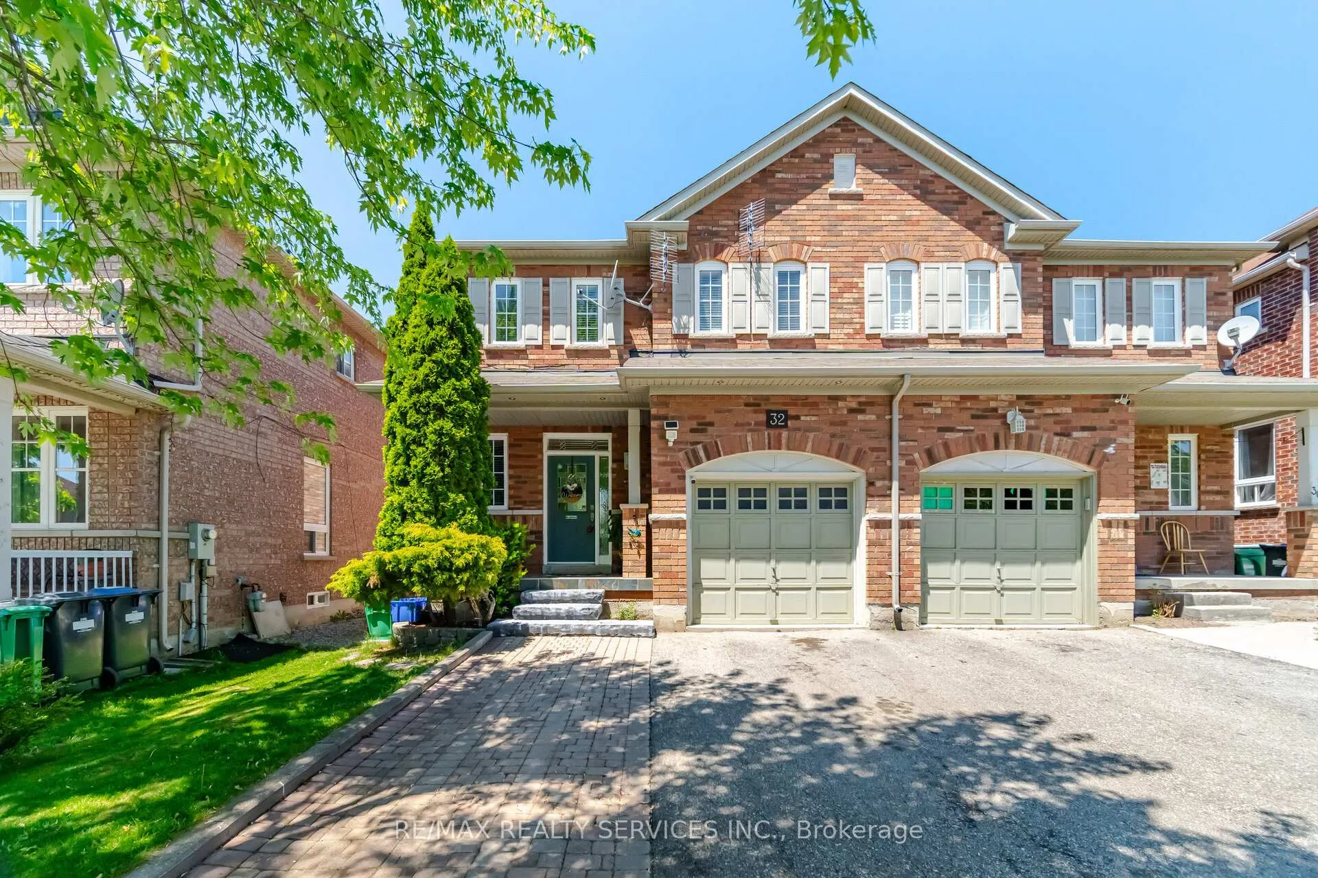 Photo 2 of 32 Ashdale Road, Brampton, Bram West — HOMEH